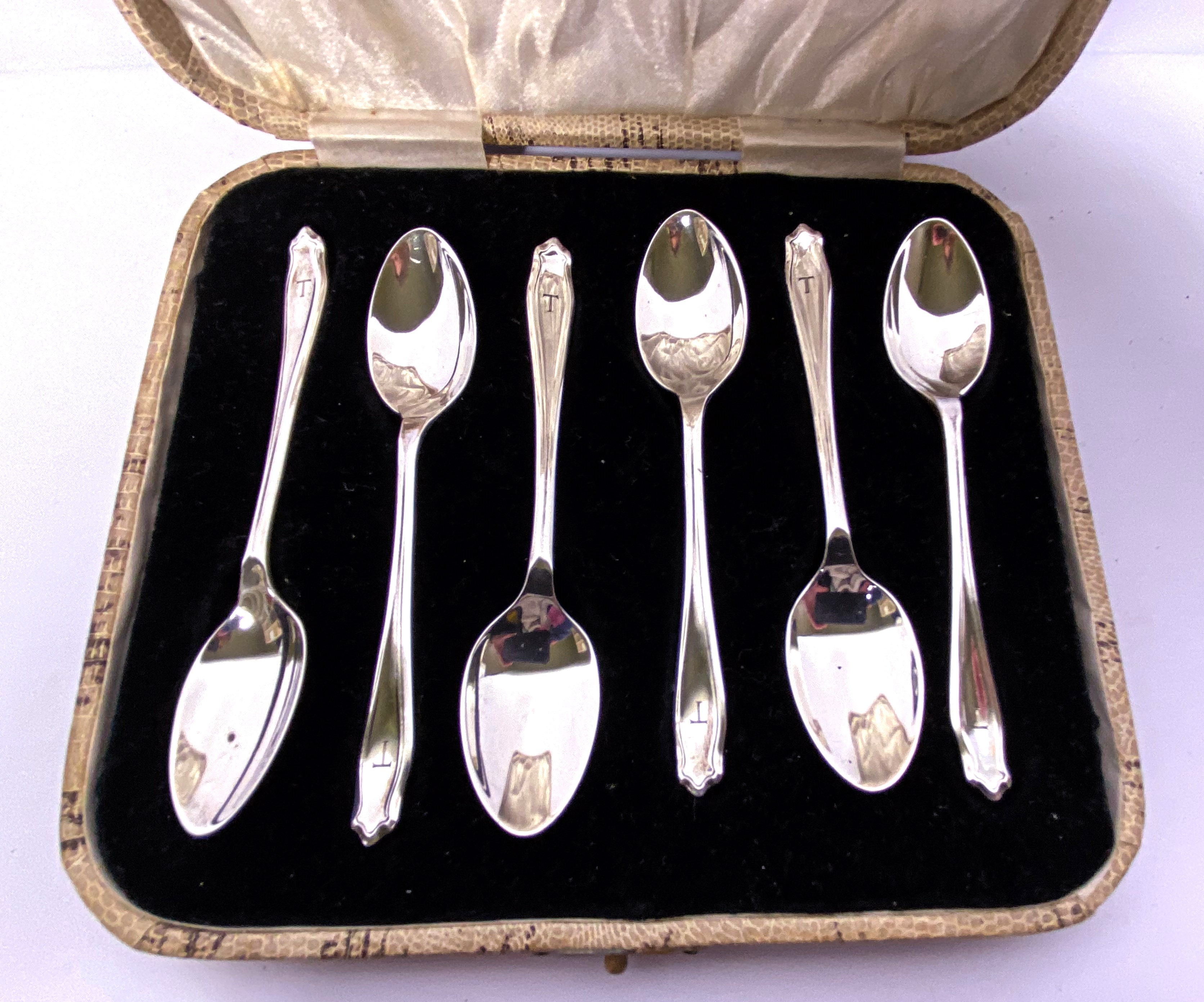 Three cased sets of silver spoons, including a pair of preserve spoons, cased; and two sets of six - Image 8 of 9