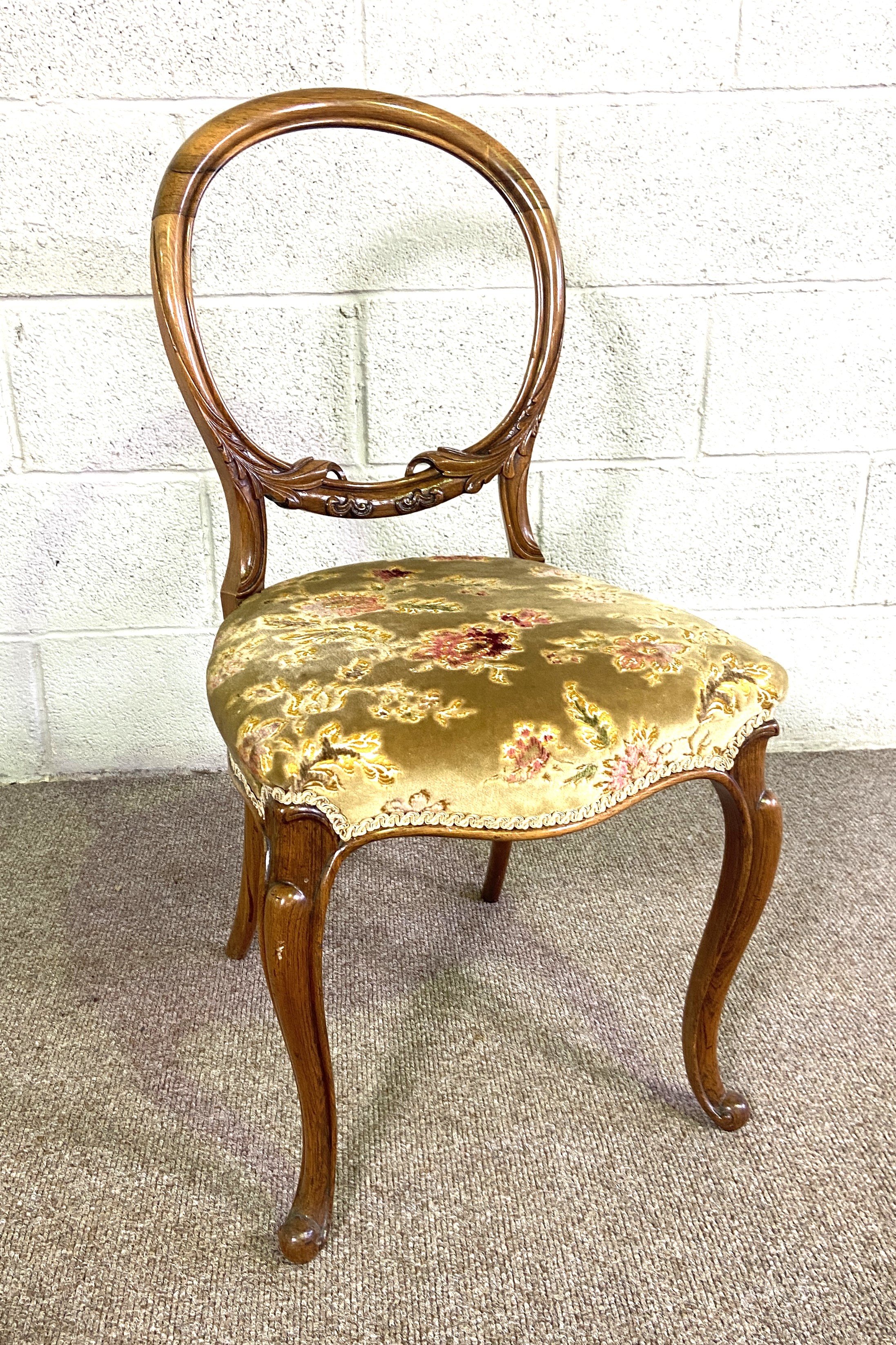 Four Victorian rosewood hoop-backed dining chairs, with cabriole legs (4) - Image 3 of 6