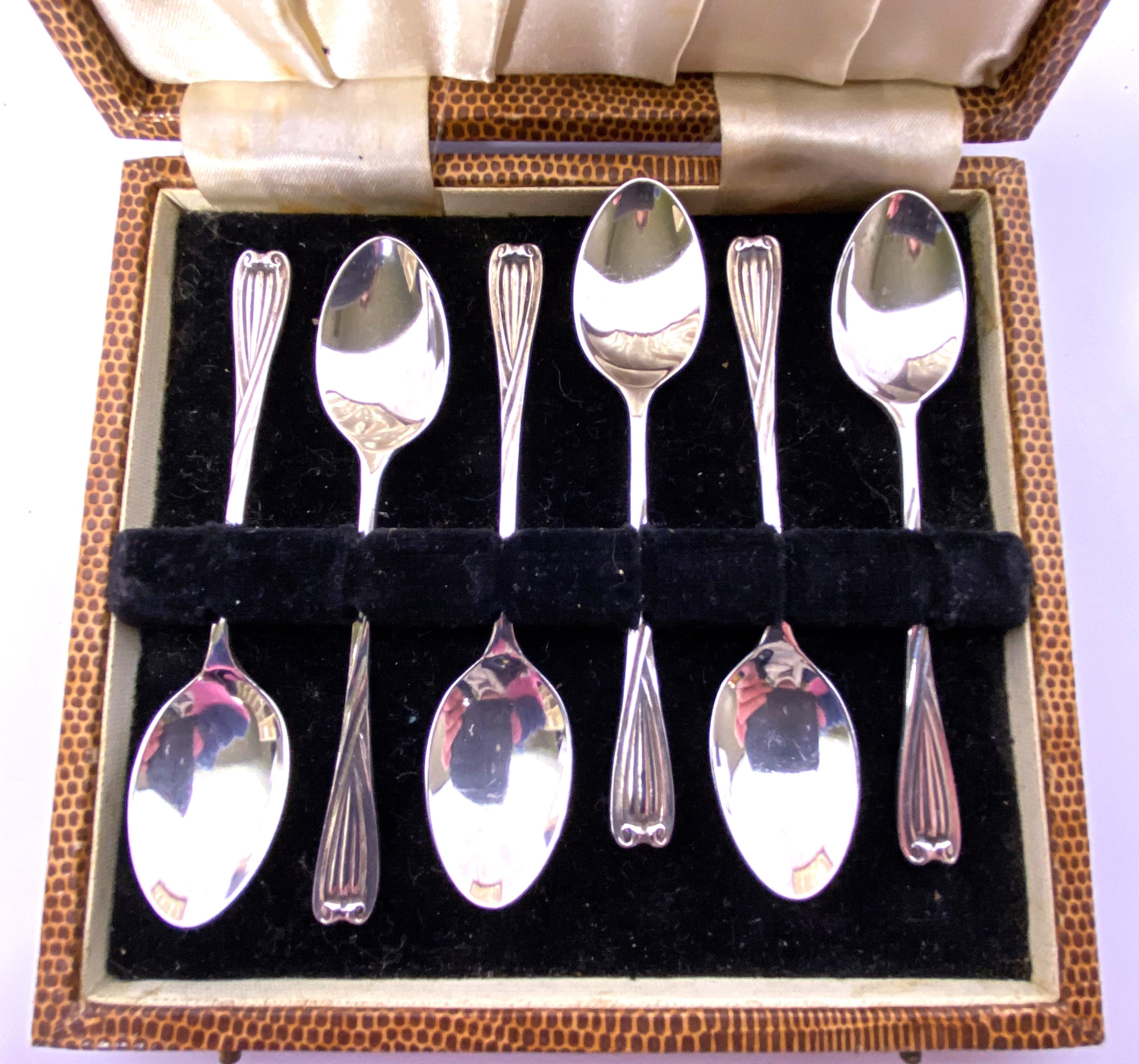 Three cased sets of silver spoons, including a pair of preserve spoons, cased; and two sets of six - Image 7 of 9
