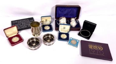 A group of commemorative coins, including a silver proof Royal Mint 1981 Royal Wedding, 28.8g, 925