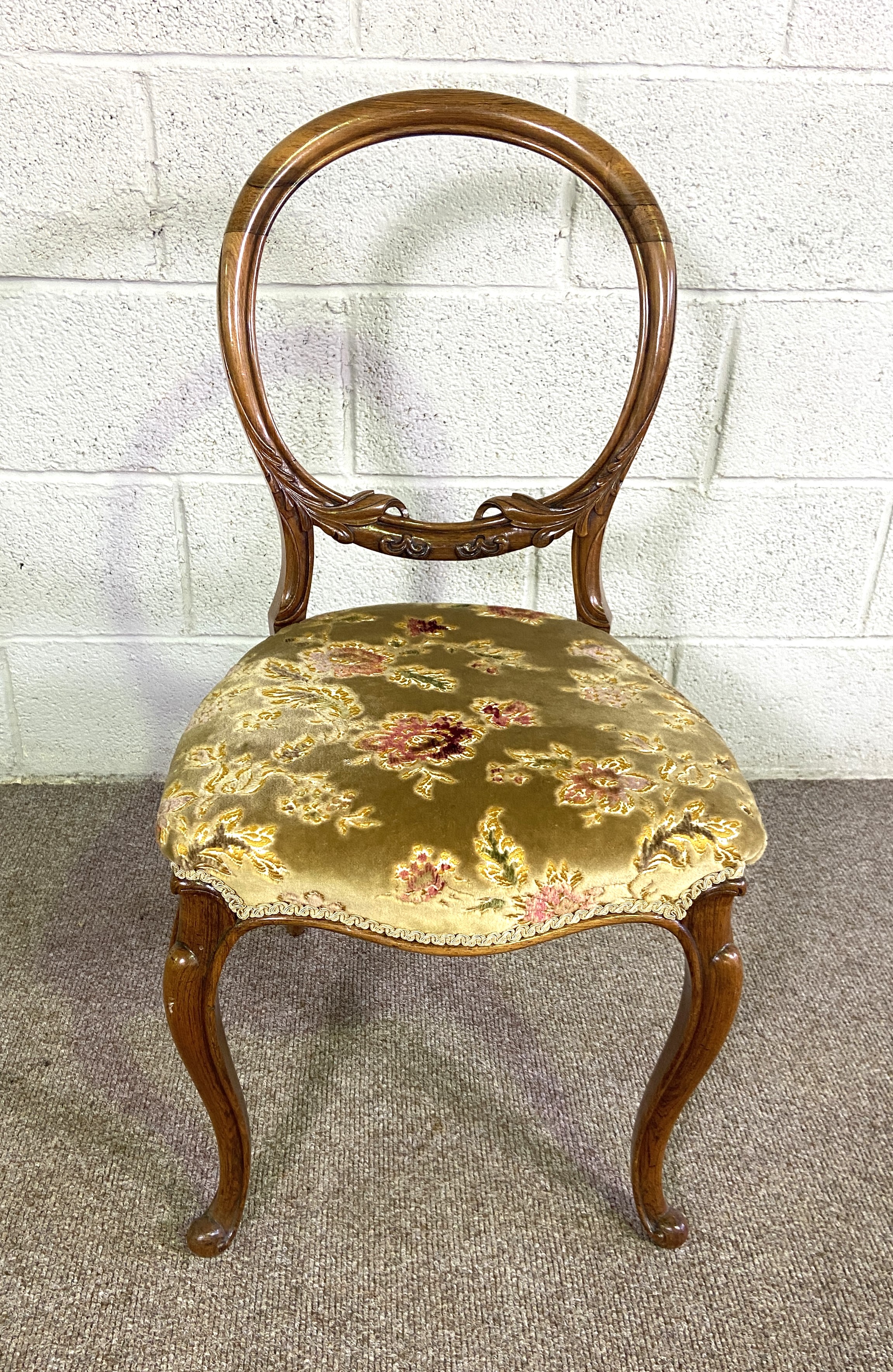 Four Victorian rosewood hoop-backed dining chairs, with cabriole legs (4) - Image 4 of 6
