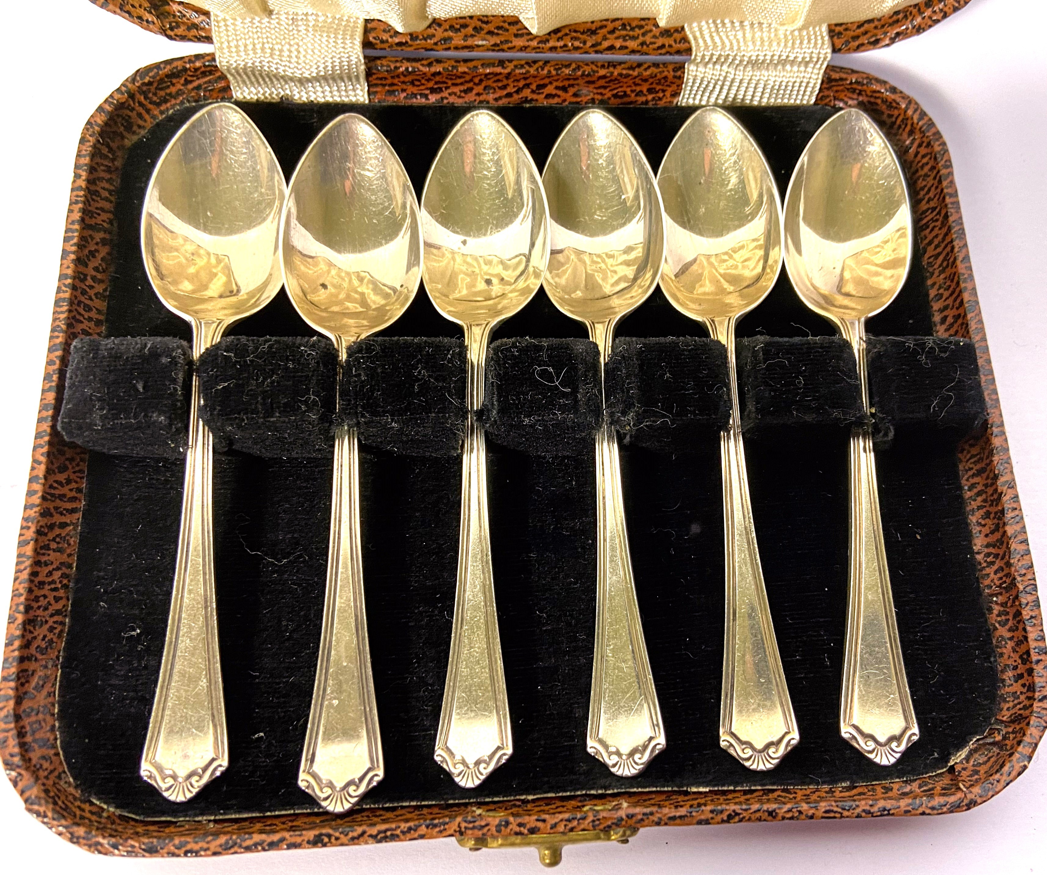 Assorted silver plated flatware and related, including five fiddle pattern forks, small flatware and - Image 4 of 13