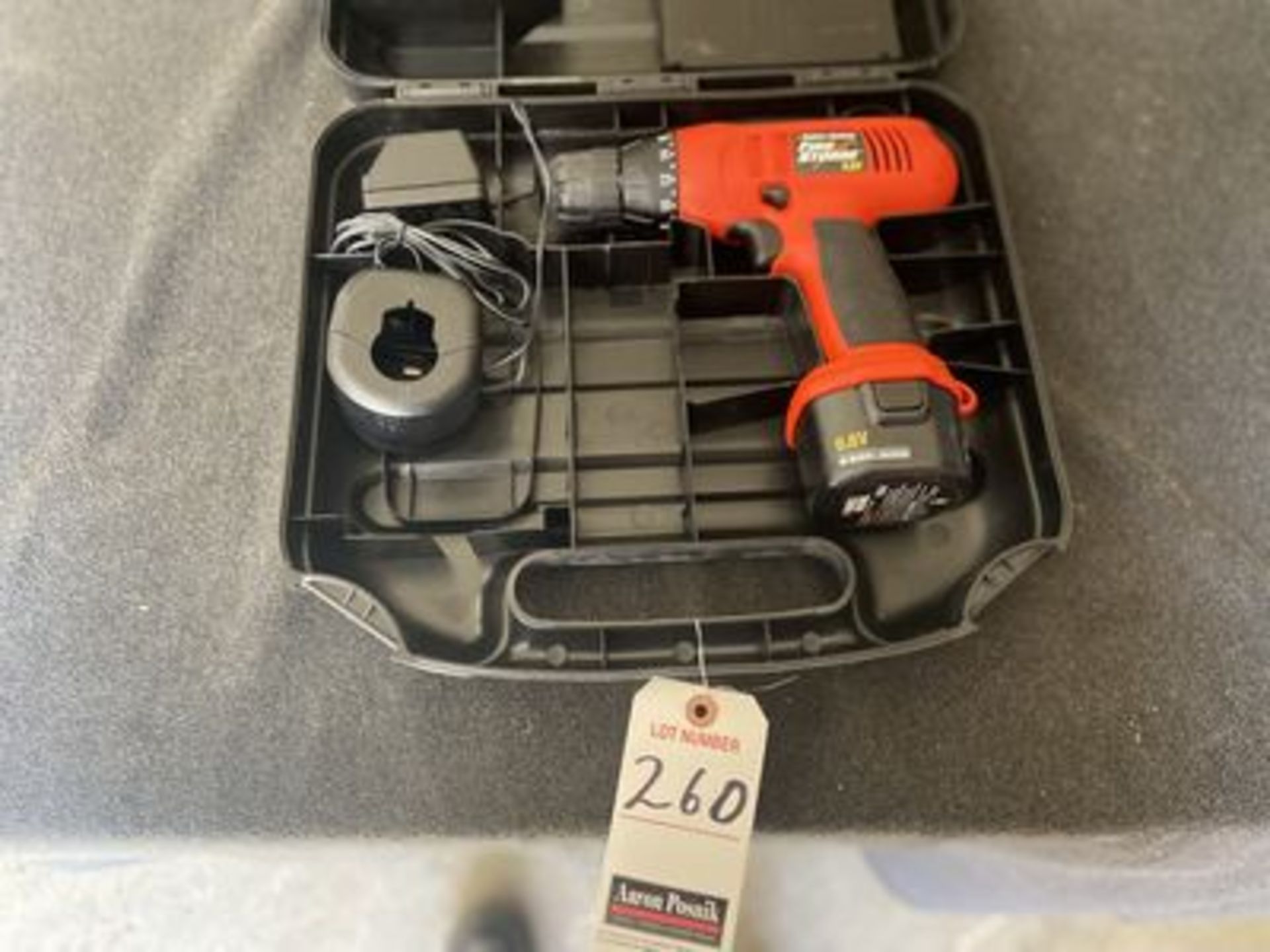 B&D 9.6V CORDLESS DRILL W/ BATTERY, CHARGER & CASE