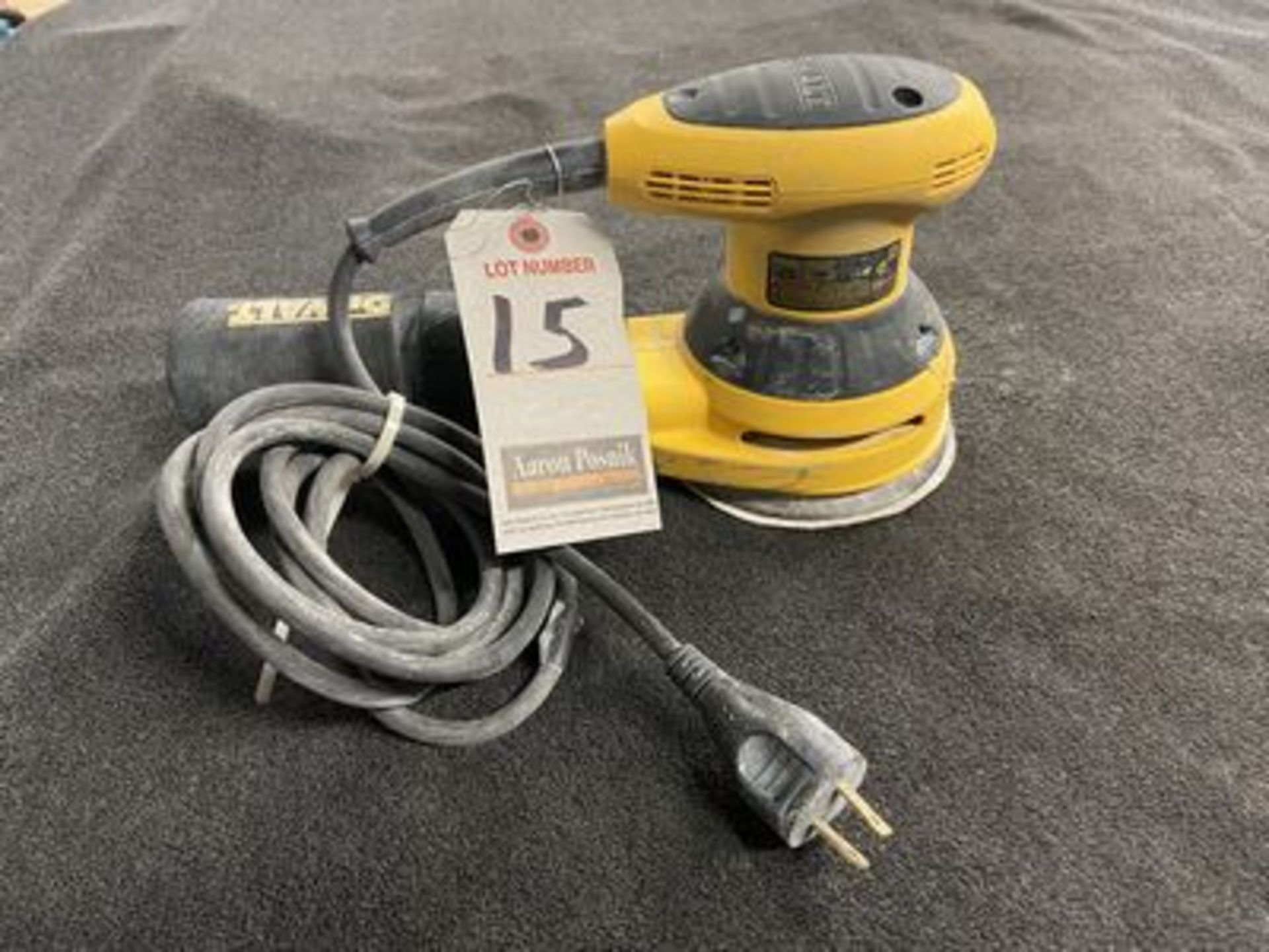 DEWALT RANDOM ORBIT PALM SANDER, M/N D26451