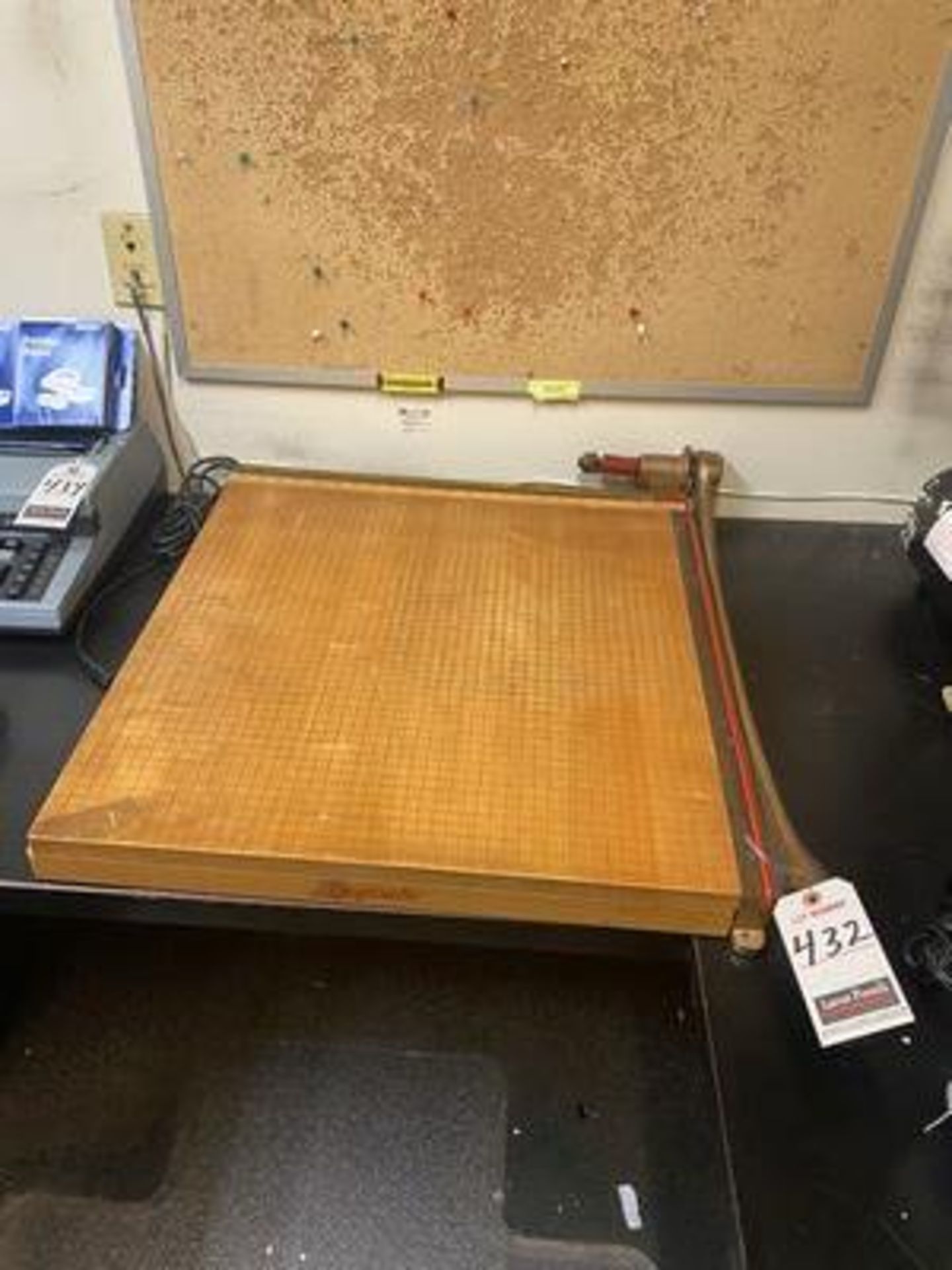 INGENTO 24" MANUAL PAPER CUTTER