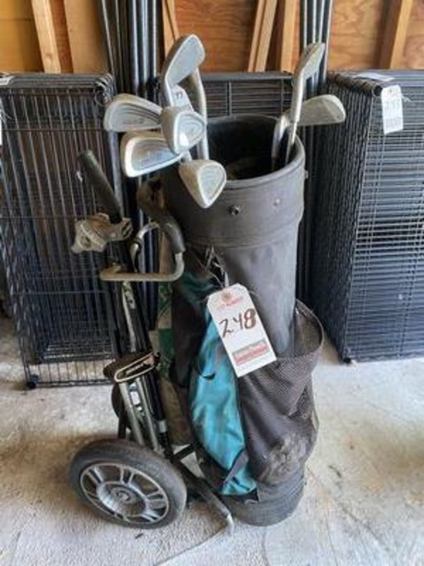 EAGLE DE-400 PORT. GOLF BAG W/ KNIGHT GOLF CLUBS