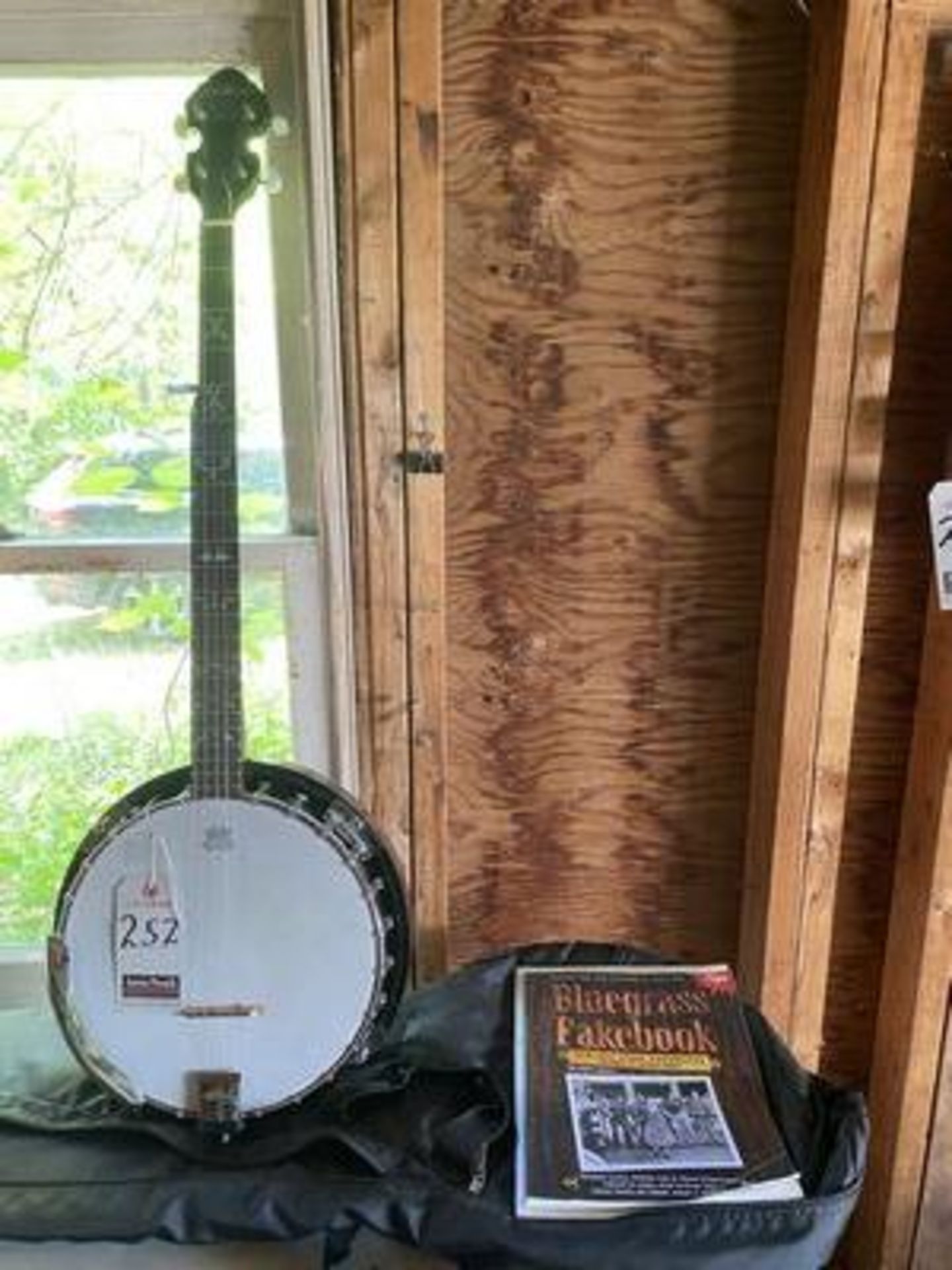 REMO WEATHER KING BANJO W/ CASE & ACCESSORIES