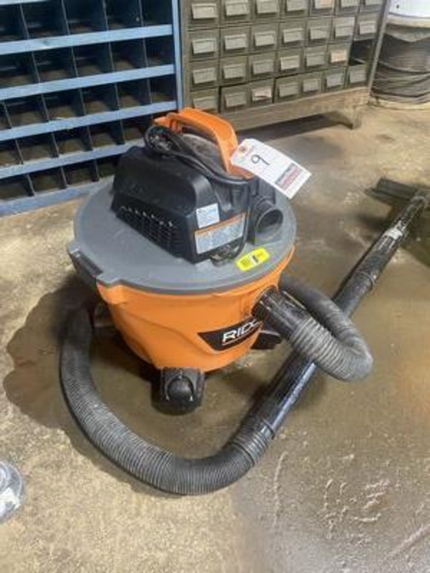 RIDGID 9-GAL. PORT. WET/DRY VAC.