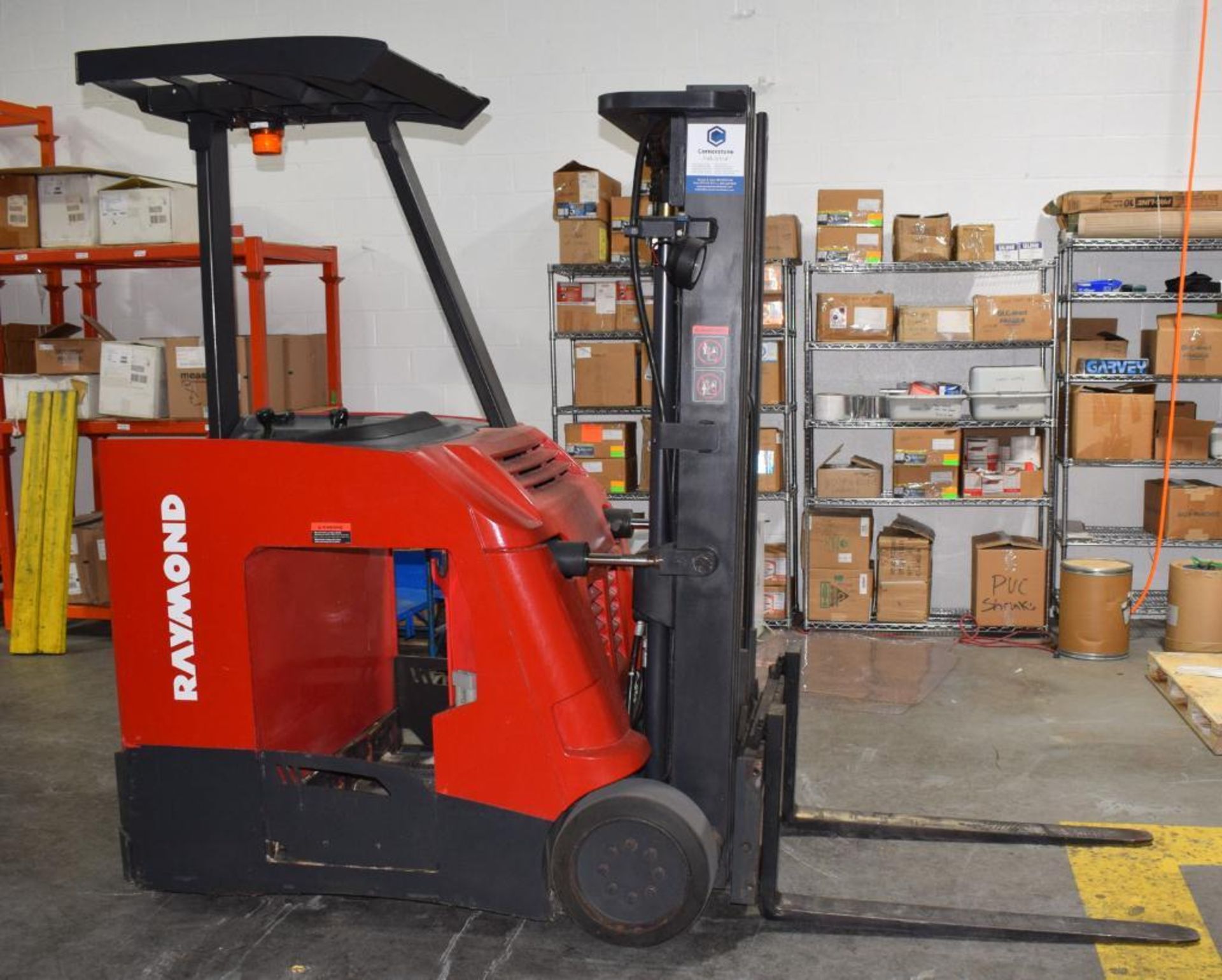 Raymond Stand-Up Counterbalanced Lift Truck, Model 425-C35TT, Serial# 425-12-36363. 36 Volts, maximu - Image 13 of 20