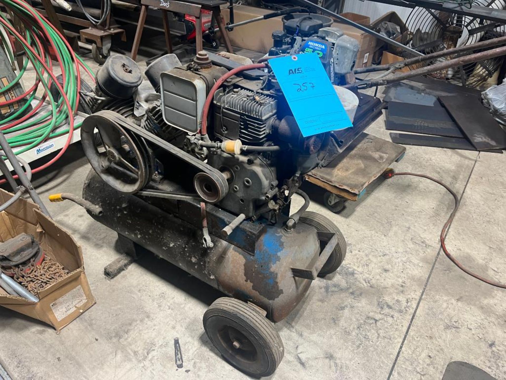 Emglo Portbale Compressor with Briggs and Stratton 8hp motor - Image 3 of 5