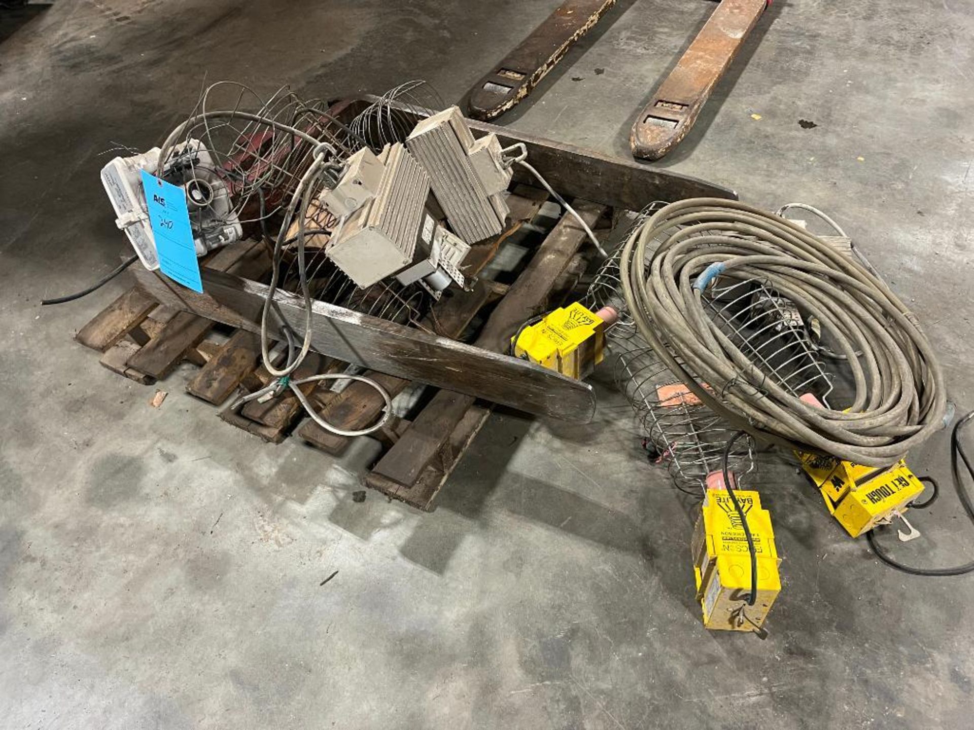 LOT: Fork lift Forks with lights.