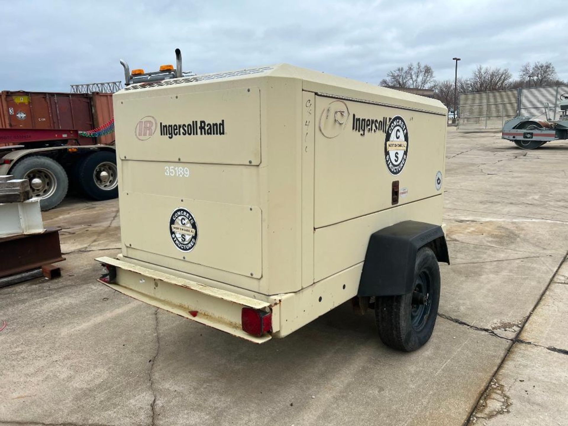 Ingersoll Rand Trailer Mounted Air Compressor Model XP375WIR (2003) - Image 4 of 9