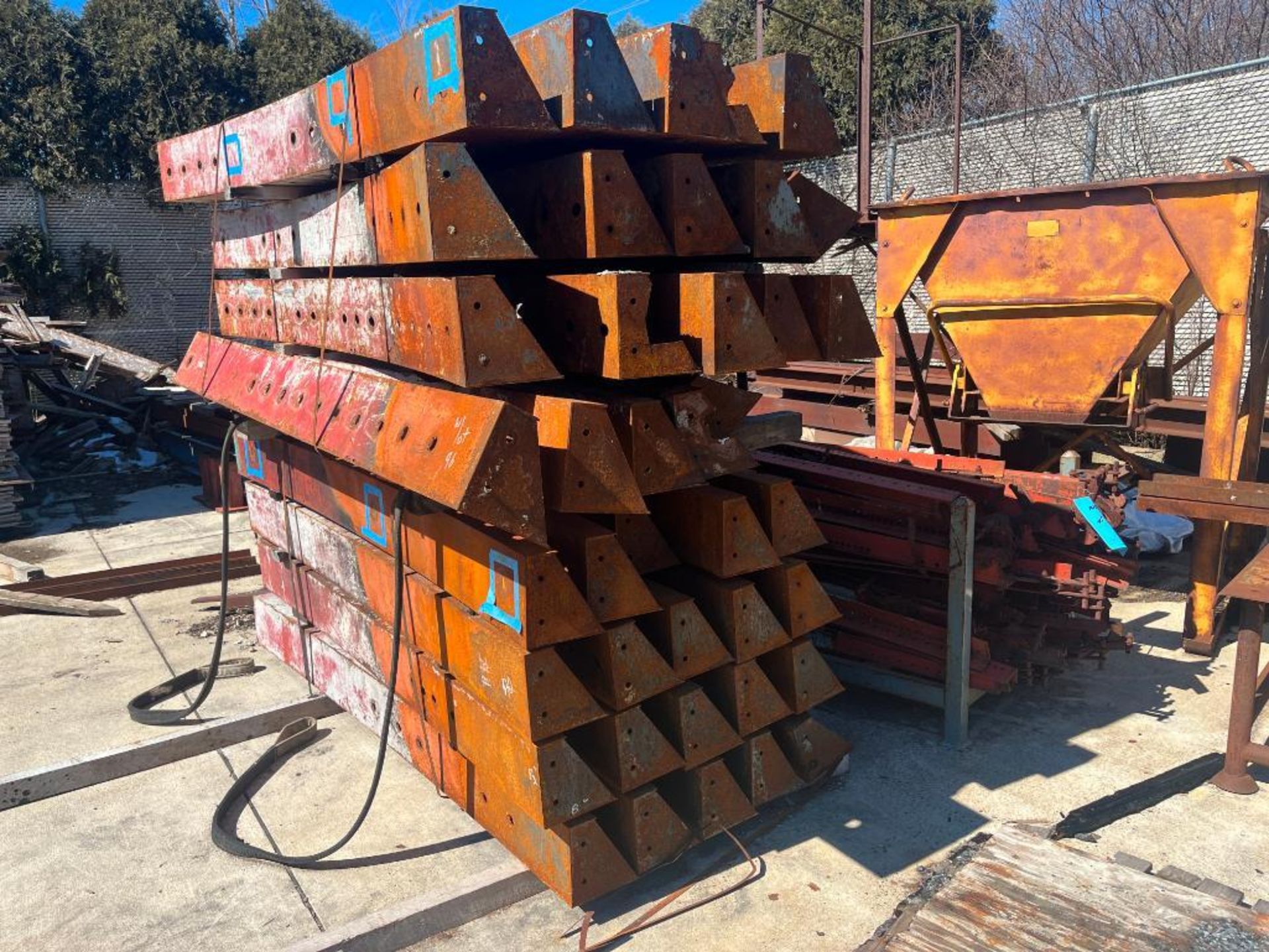 LOT: Steel Paving Rails