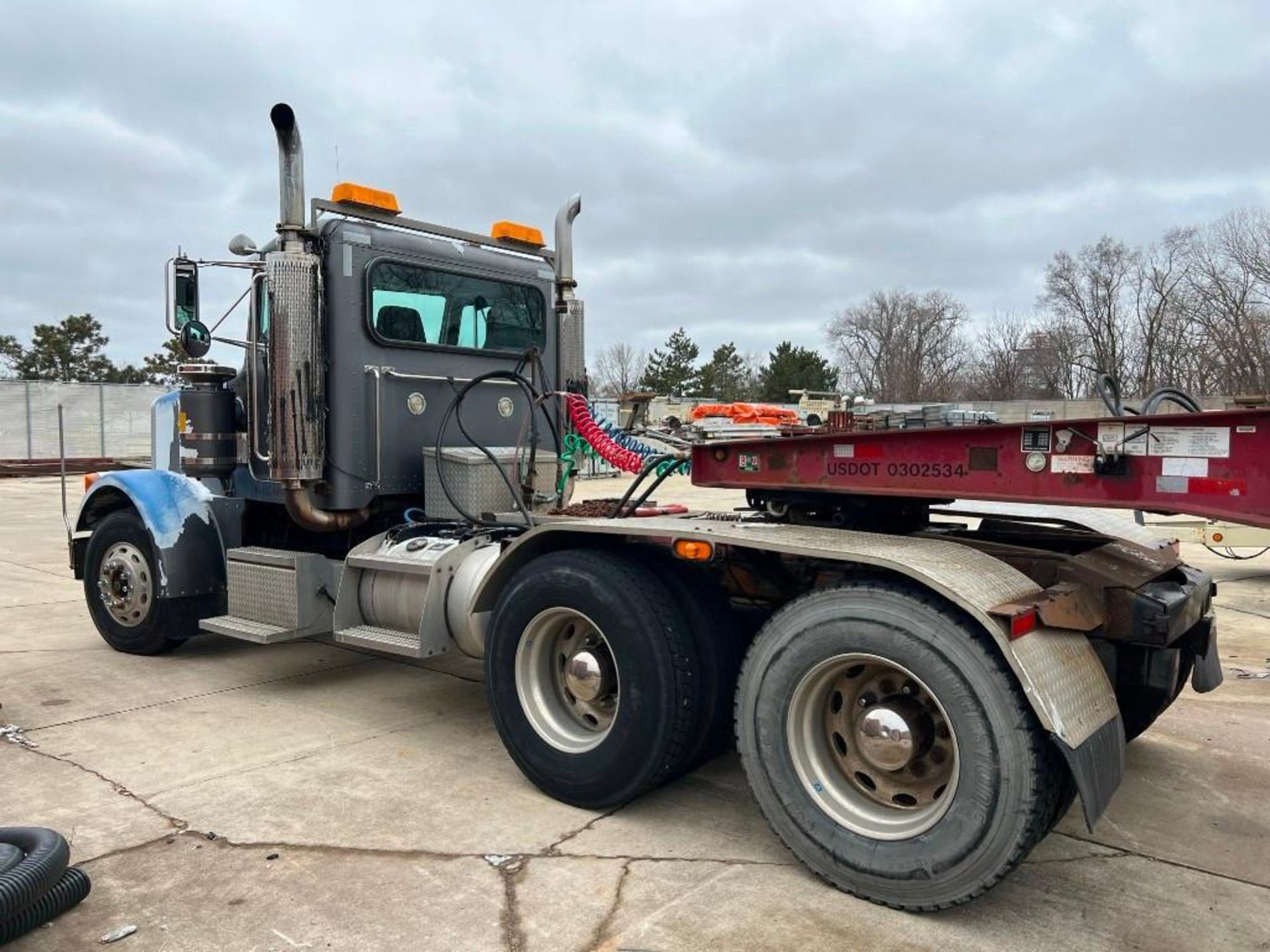 1998 Peterbilt Truck Tractor Model 378, VIN 1XPFDB9X5WN446004, 133,391 Miles Indicated, Day Cab, Wit - Image 4 of 15