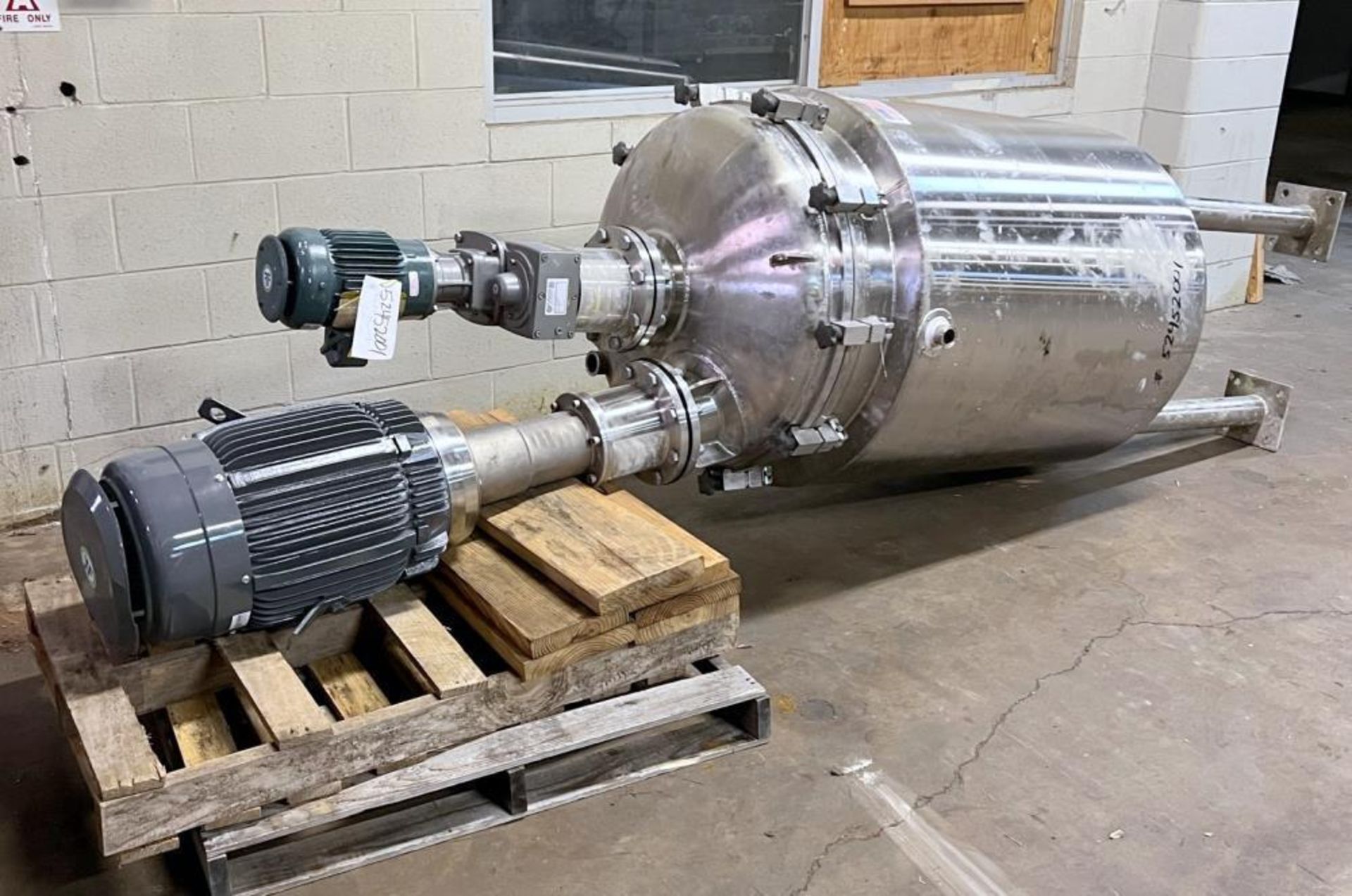 Used- T&C Stainless Steel Agitated Reactor, 150 Gallon, 316/316L Stainless Steel, Vertical. Approxim