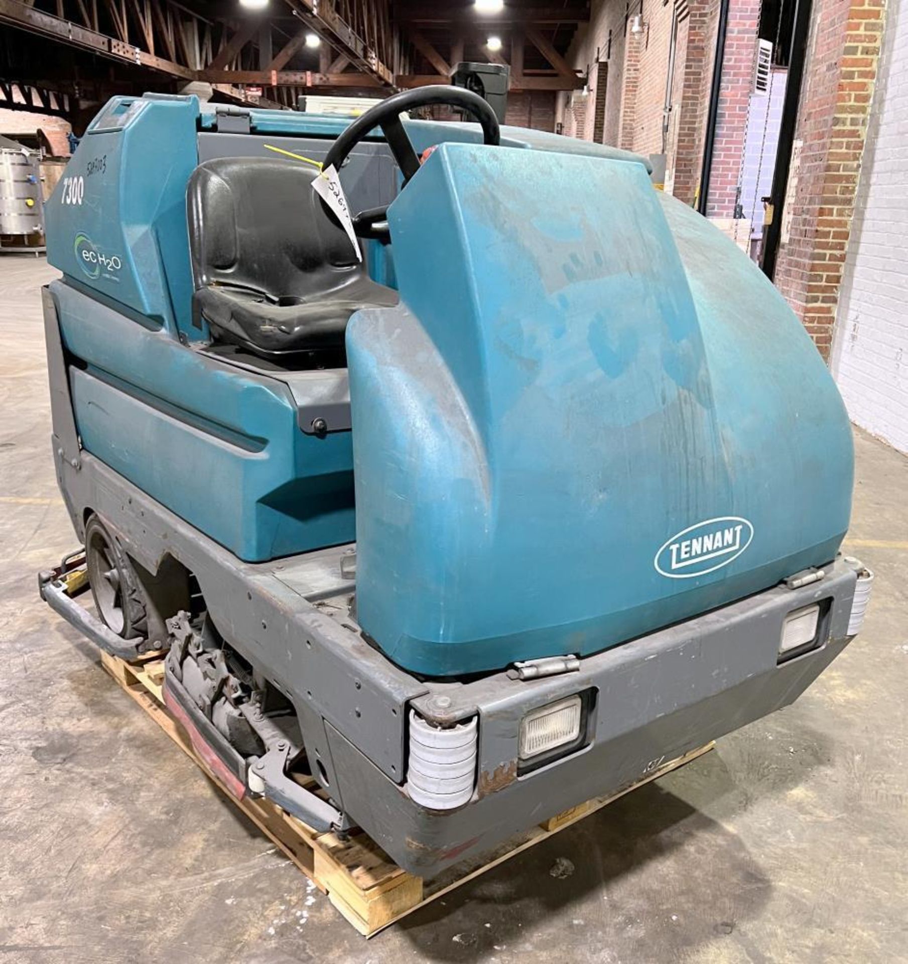Used- Tennant 7300 EC-H20 Floor Scrubber. 57 Gallon solution tank, 74 gallon recovery tank. 4.6 moto - Image 2 of 17