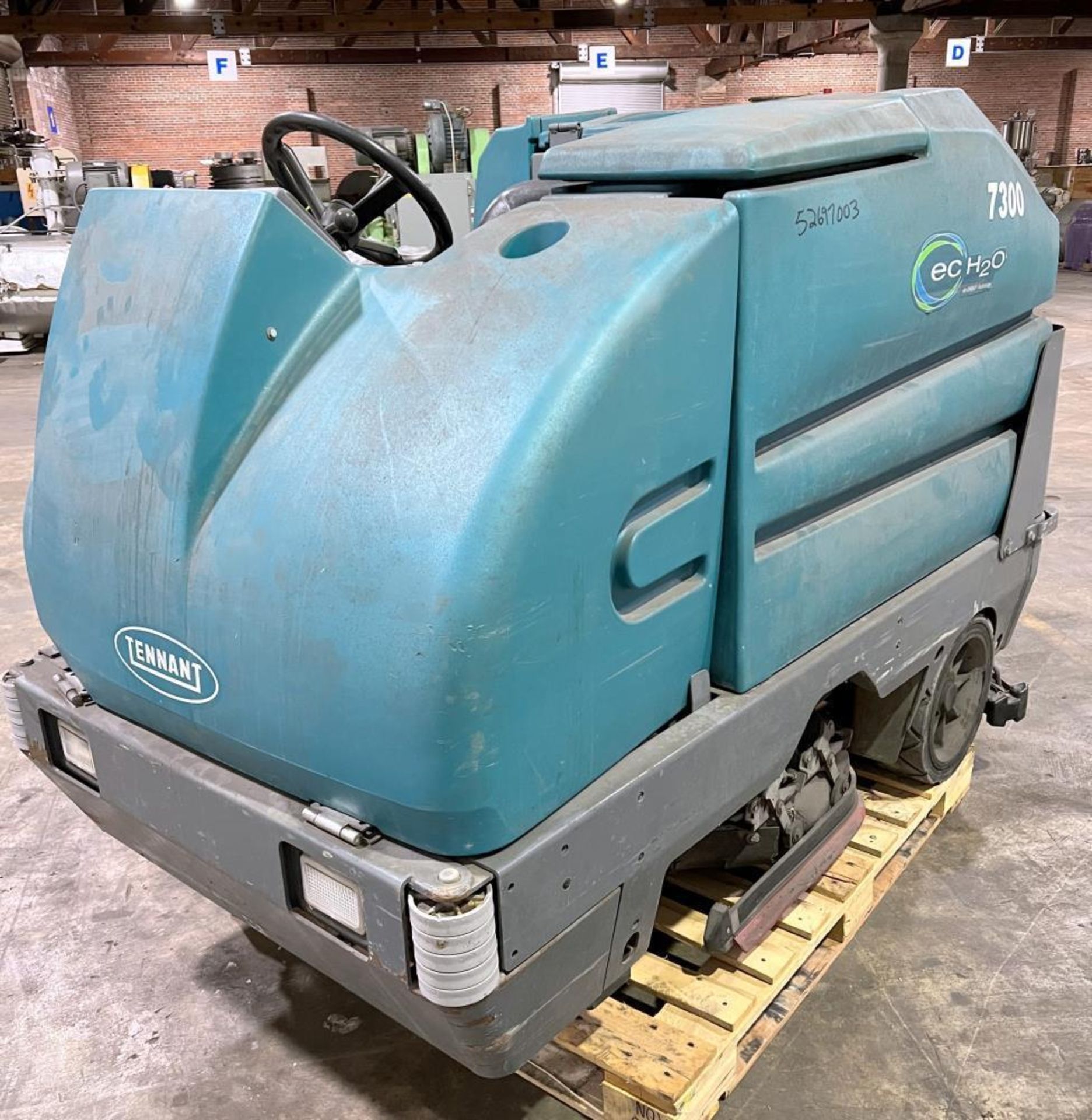 Used- Tennant 7300 EC-H20 Floor Scrubber. 57 Gallon solution tank, 74 gallon recovery tank. 4.6 moto - Image 3 of 17