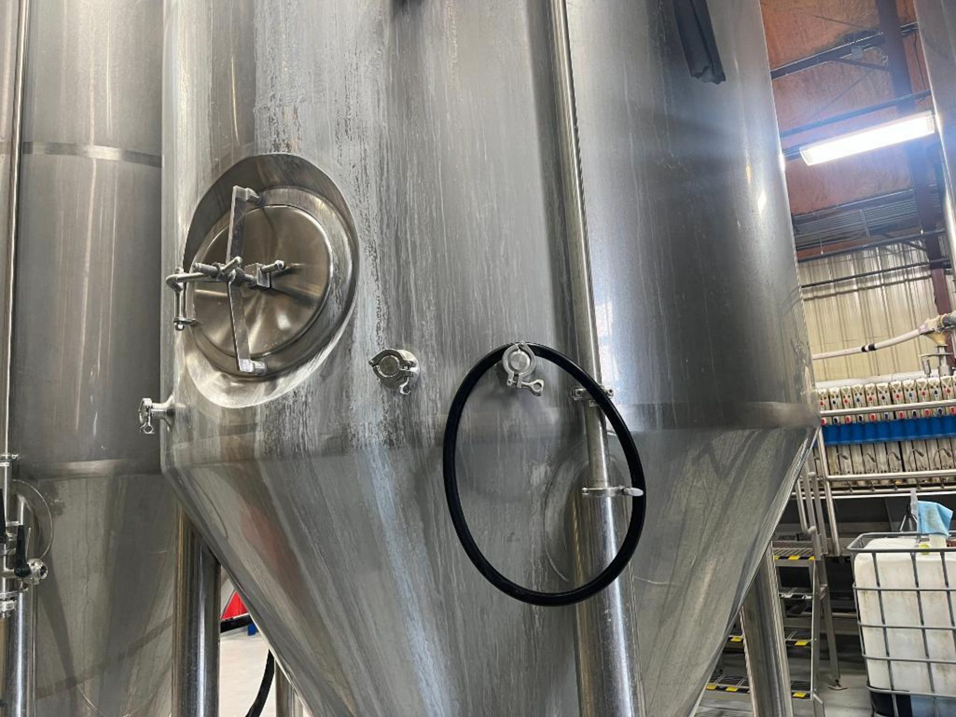 Shenzhen Jacketed Fermenter Tank, 60BBL (1800 Gallon), 304 Stainless Steel. Dished top coned bottom. - Image 7 of 11