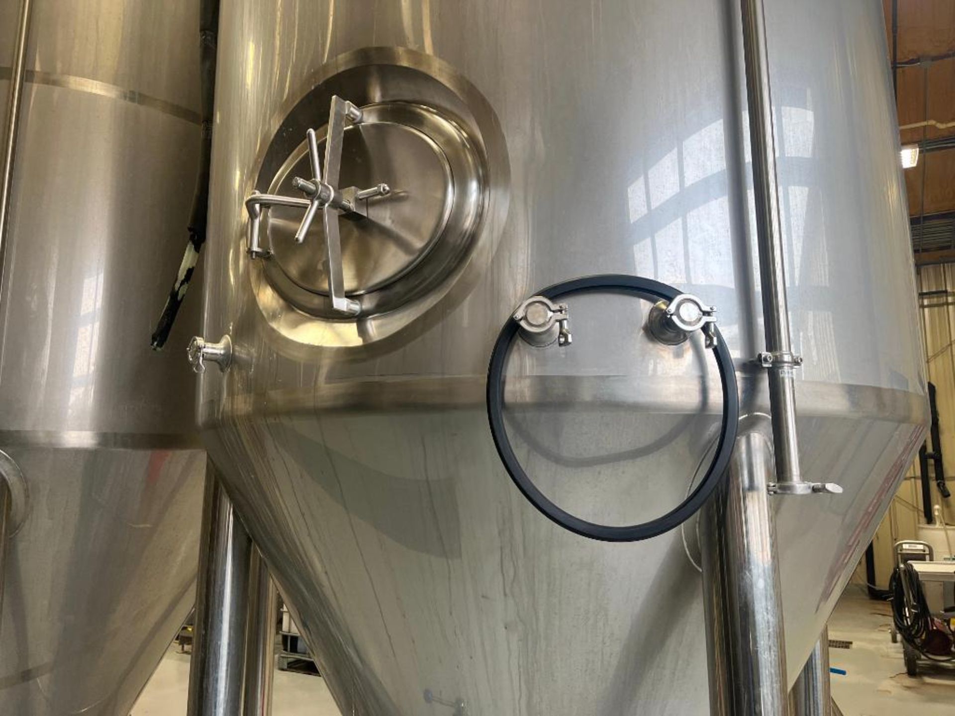 Shenzhen Jacketed Fermenter Tank, 60BBL (1800 Gallon), 304 Stainless Steel. Dished top coned bottom. - Image 9 of 12