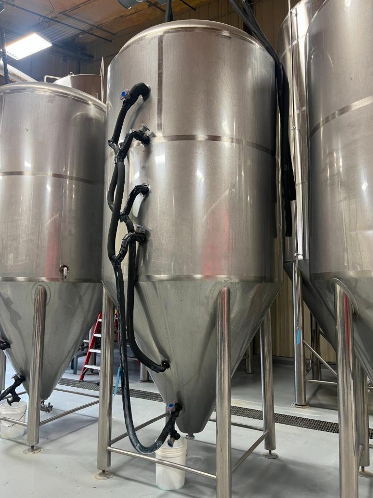 Shenzhen Jacketed Fermenter Tank, 60BBL (1800 Gallon), 304 Stainless Steel. Dished top coned bottom. - Image 2 of 11