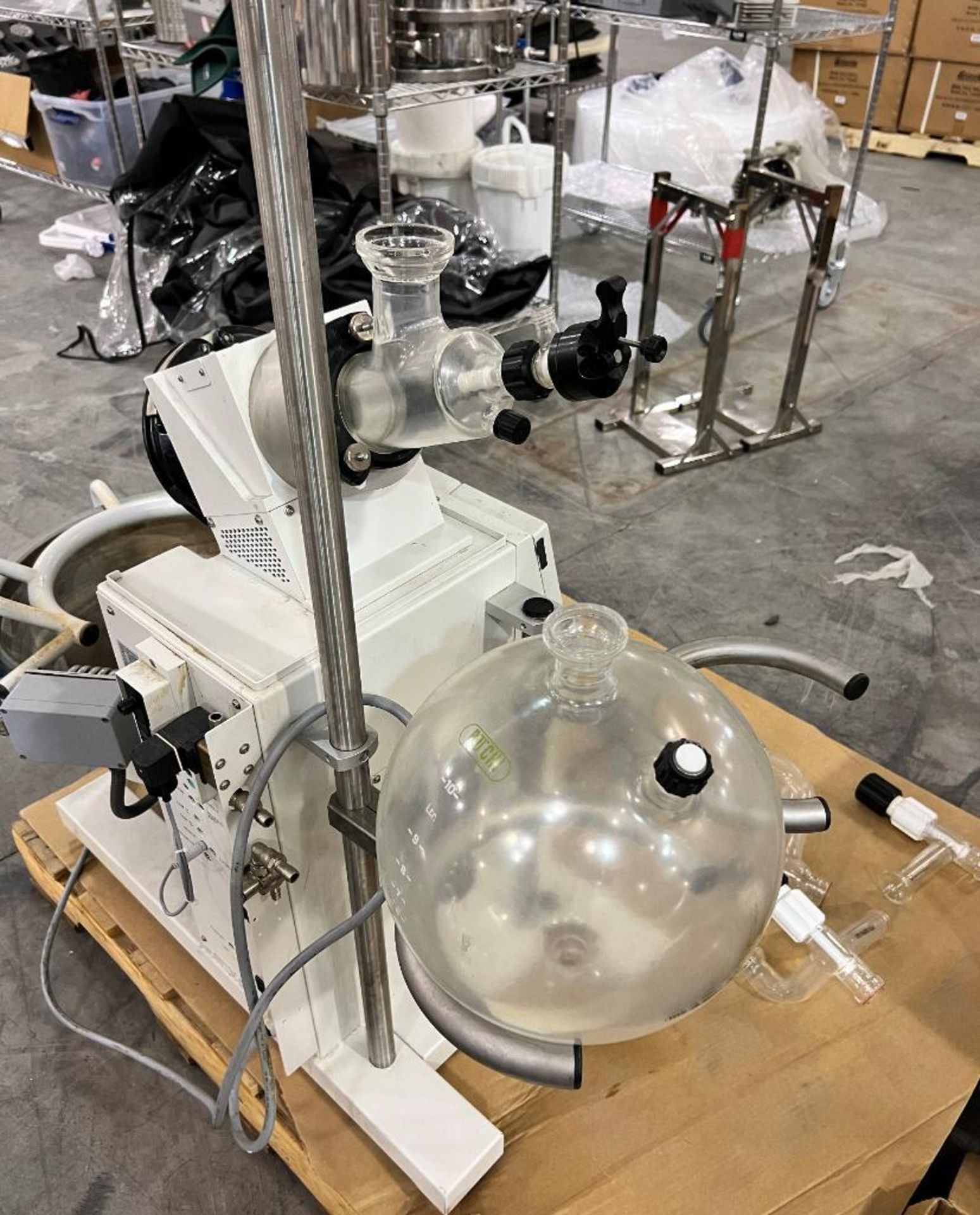 Buchi Rotavapor Rotary Evaporator, Model R-220 PRO, Serial# 1000339472, Built 2019. With miscellaneo - Image 9 of 20