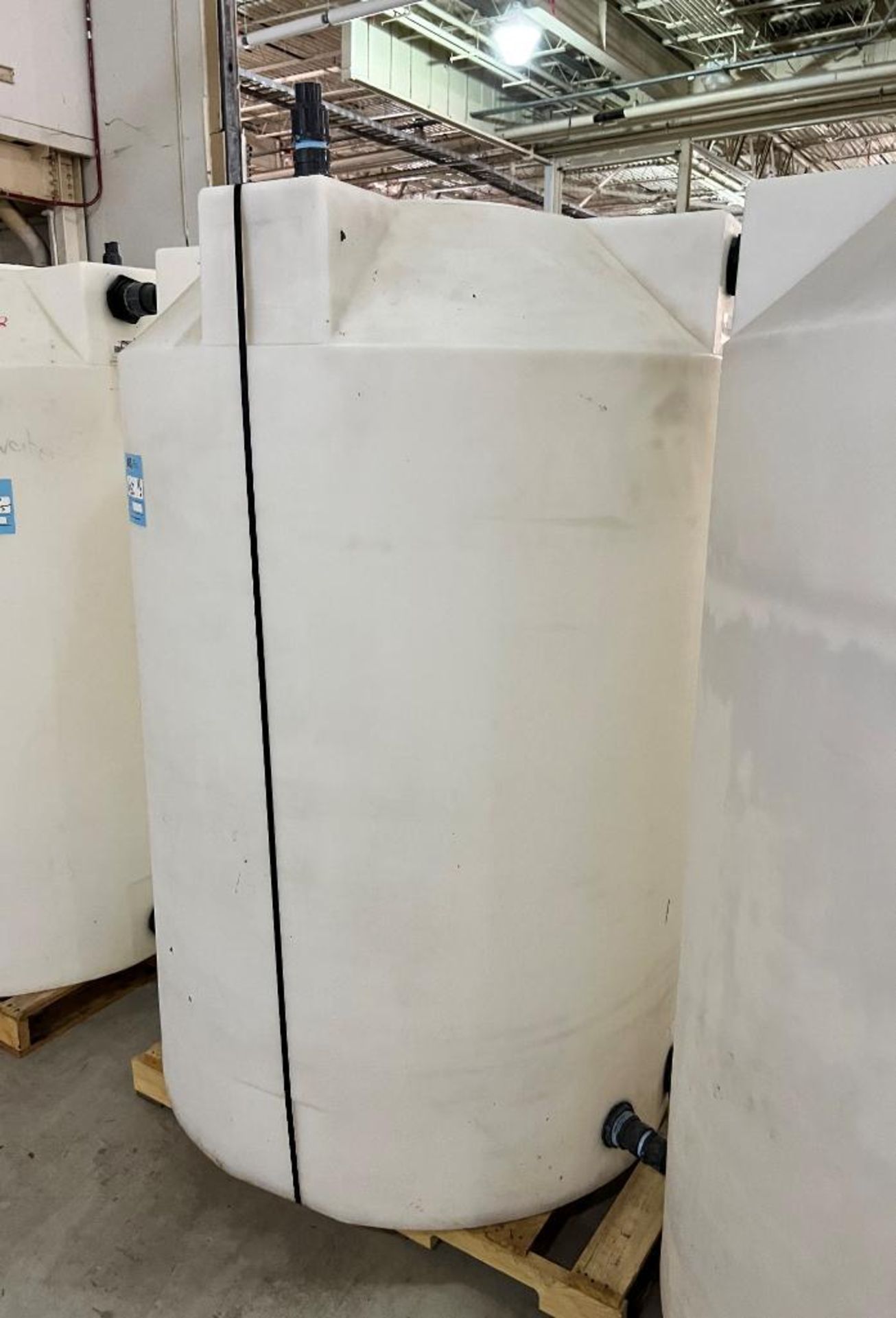 Lot Of (5) SSI Approximate 500 Gallon White Poly Tanks. - Image 6 of 13