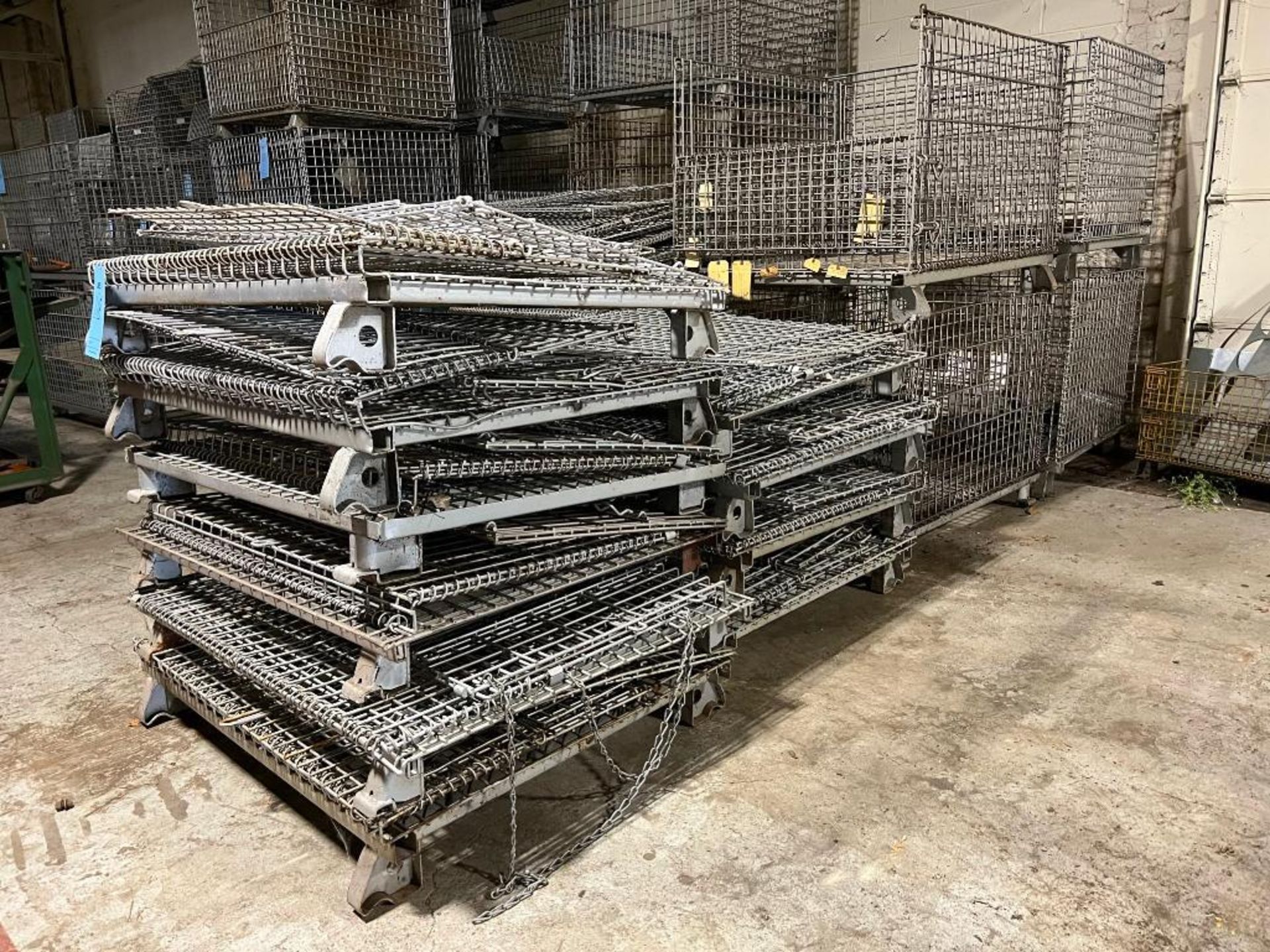 Lot (14): Stackable Colapsable Wire Baskets