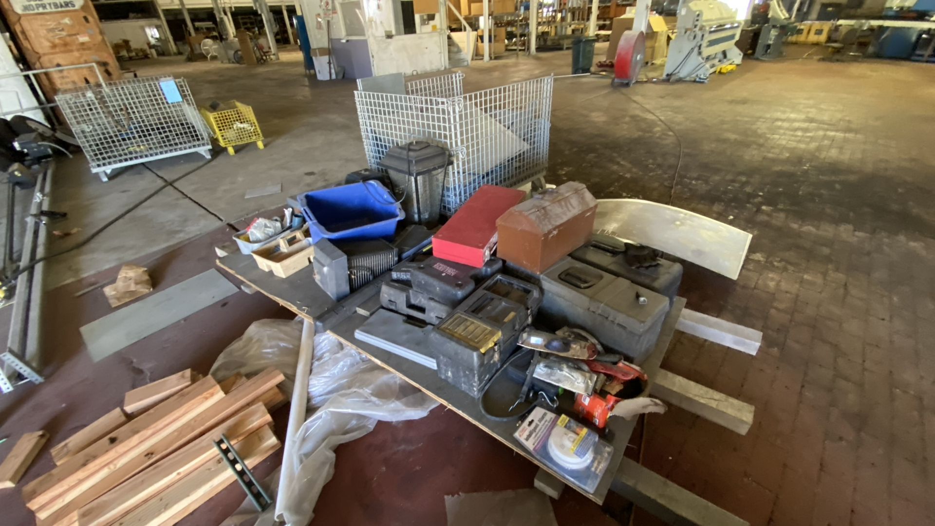 Lot: Bug Zappers, Tool Boxes & Galvanized Steel - Image 6 of 7