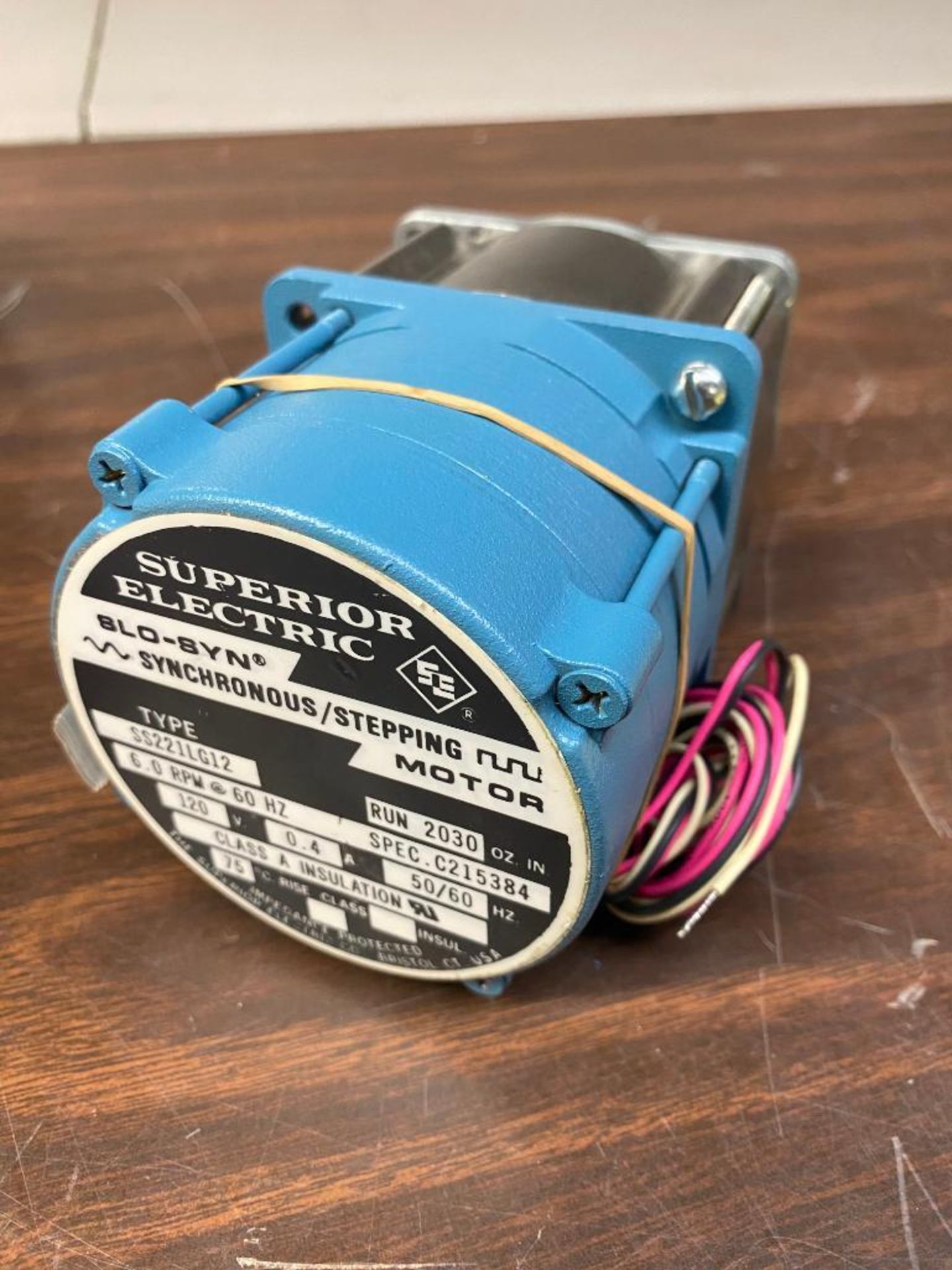 SUPERIOR ELECTRIC SLO SYN MOTOR SS221LG12. Packaging Fee = $5 - Image 2 of 4