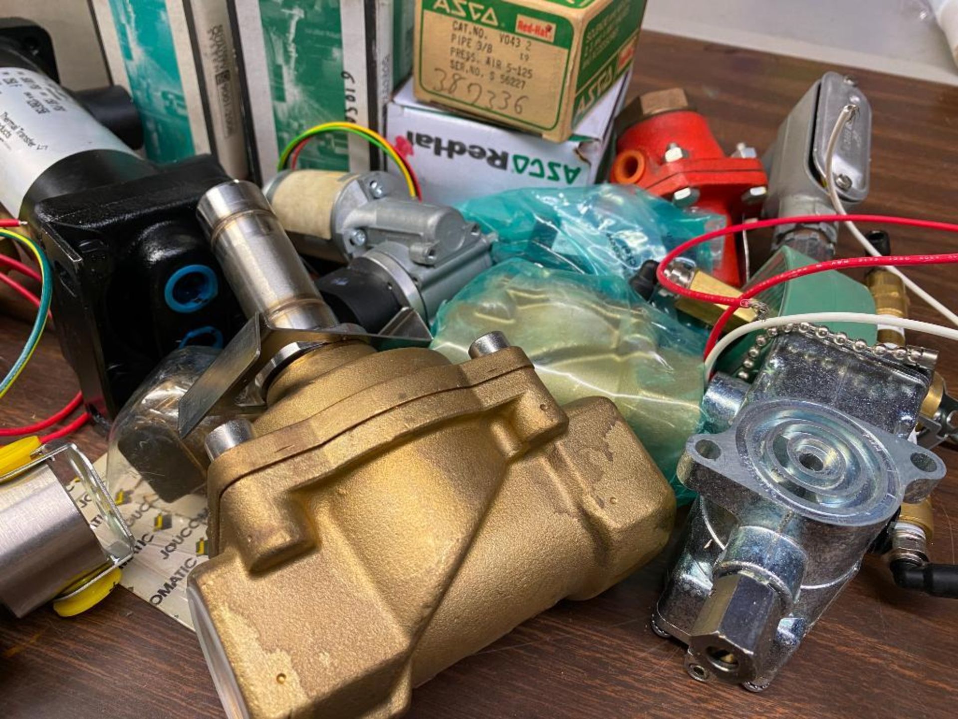 LOT OF MISCELLANEOUS PARTS/ACTUATORS. Packaging Fee = $10 - Image 3 of 4