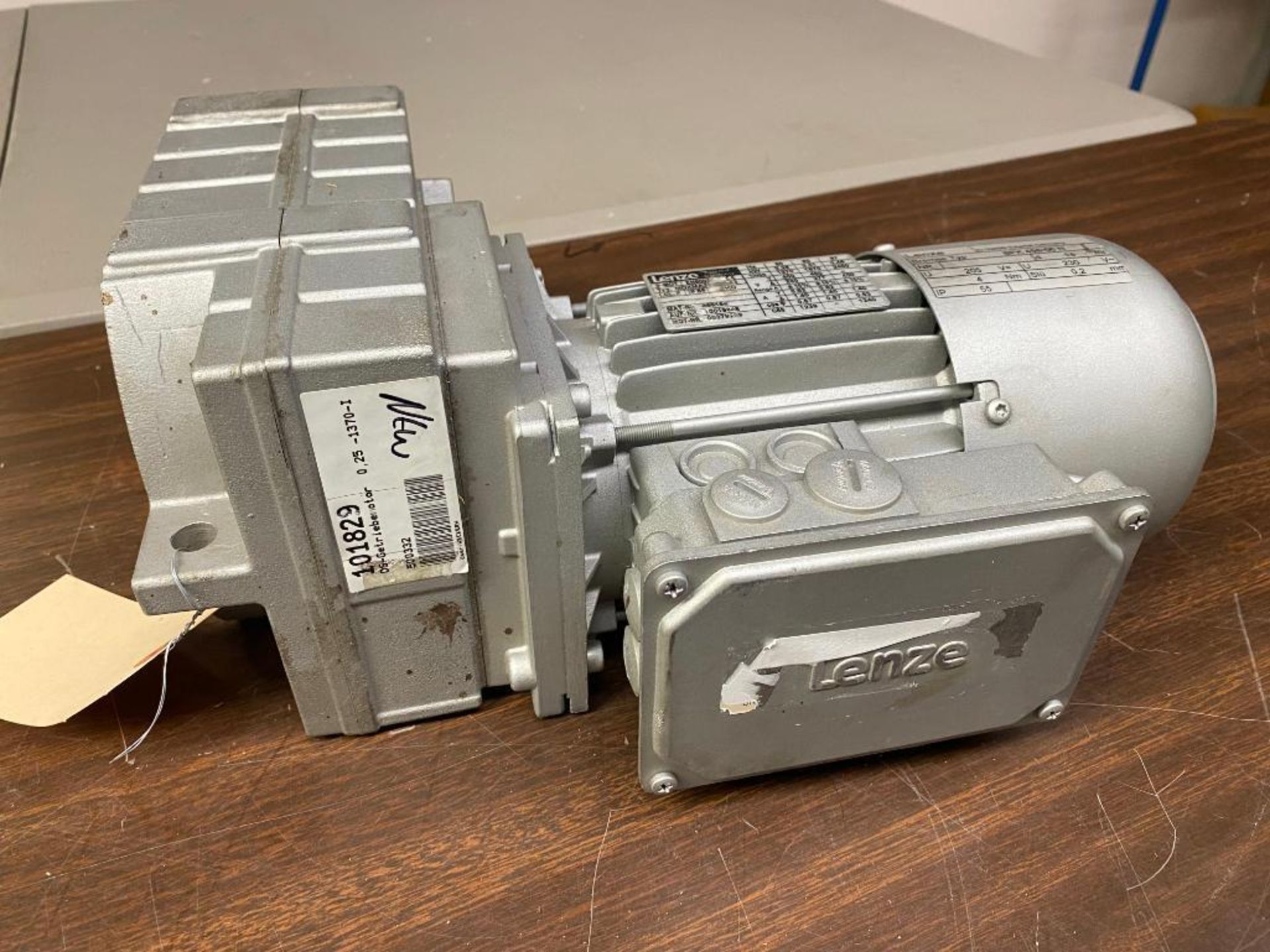 LENZE MOTOR/GEARBOX MDXMA2.../GFL04-2M HCR 063C42. Packaging Fee = $50