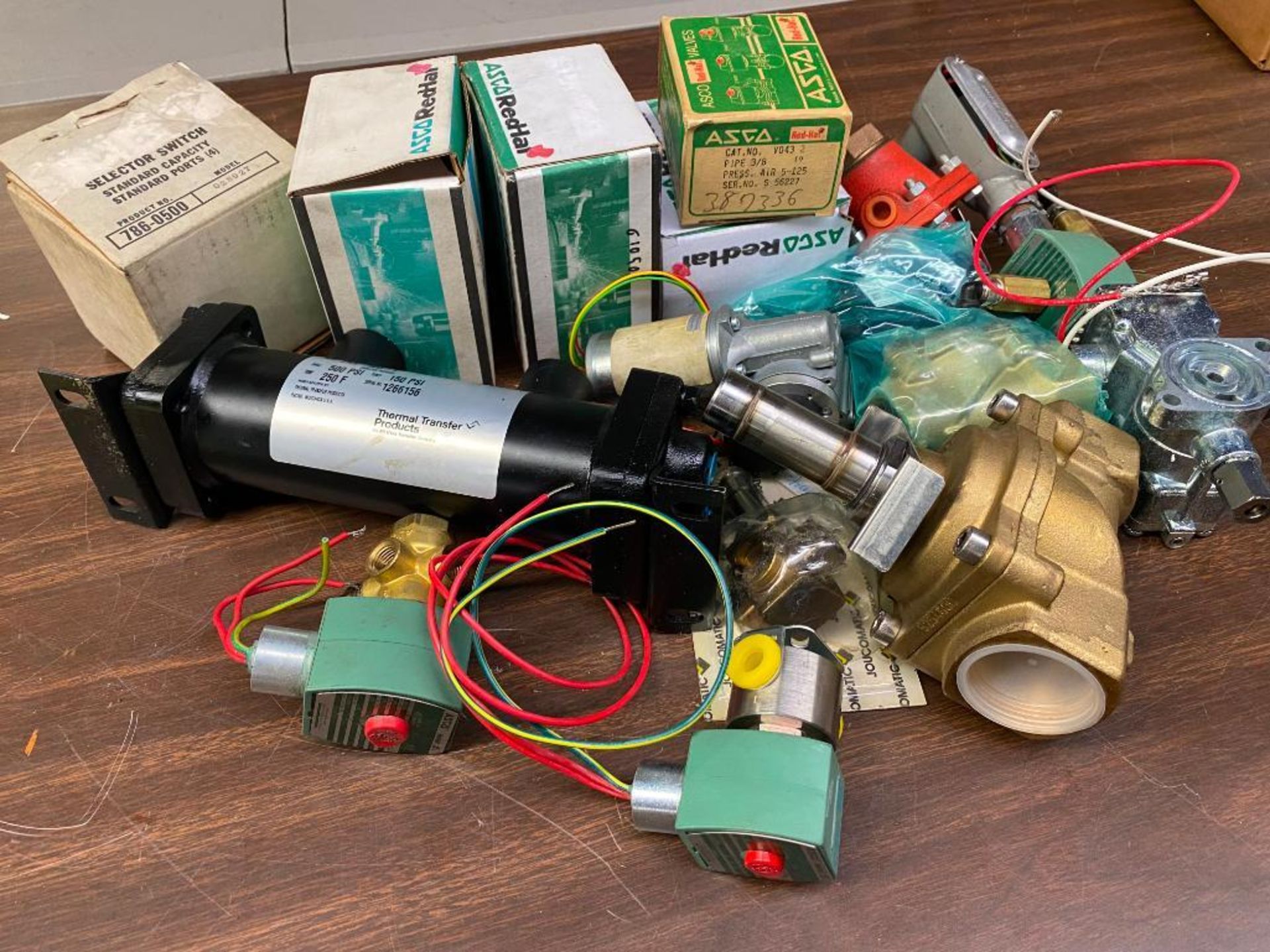 LOT OF MISCELLANEOUS PARTS/ACTUATORS. Packaging Fee = $10 - Image 2 of 4