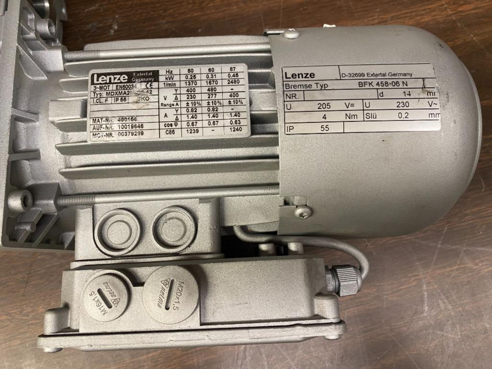 LENZE MOTOR/GEARBOX MDXMA2.../GFL04-2M HCR 063C42. Packaging Fee = $50 - Image 2 of 5