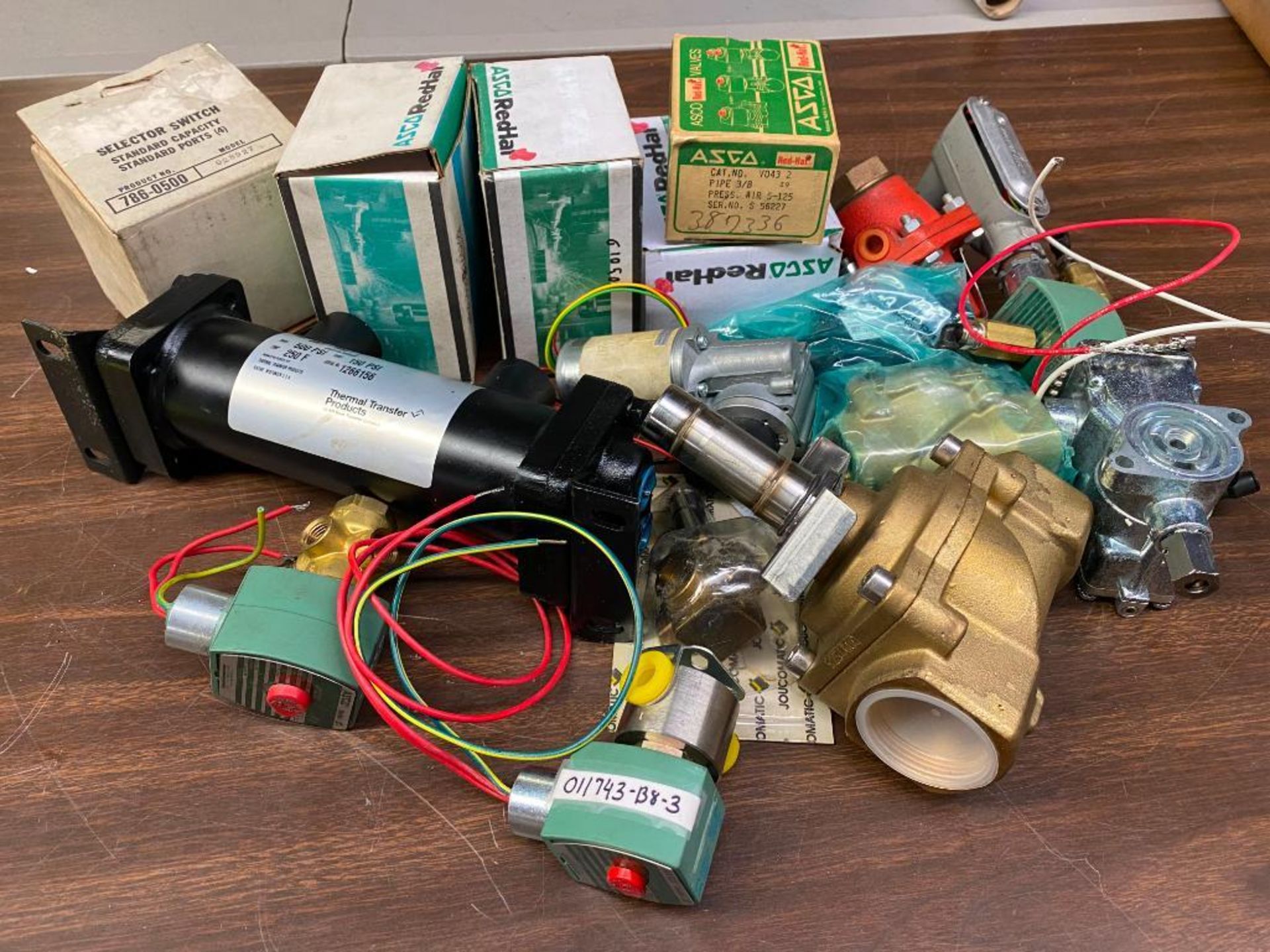 LOT OF MISCELLANEOUS PARTS/ACTUATORS. Packaging Fee = $10