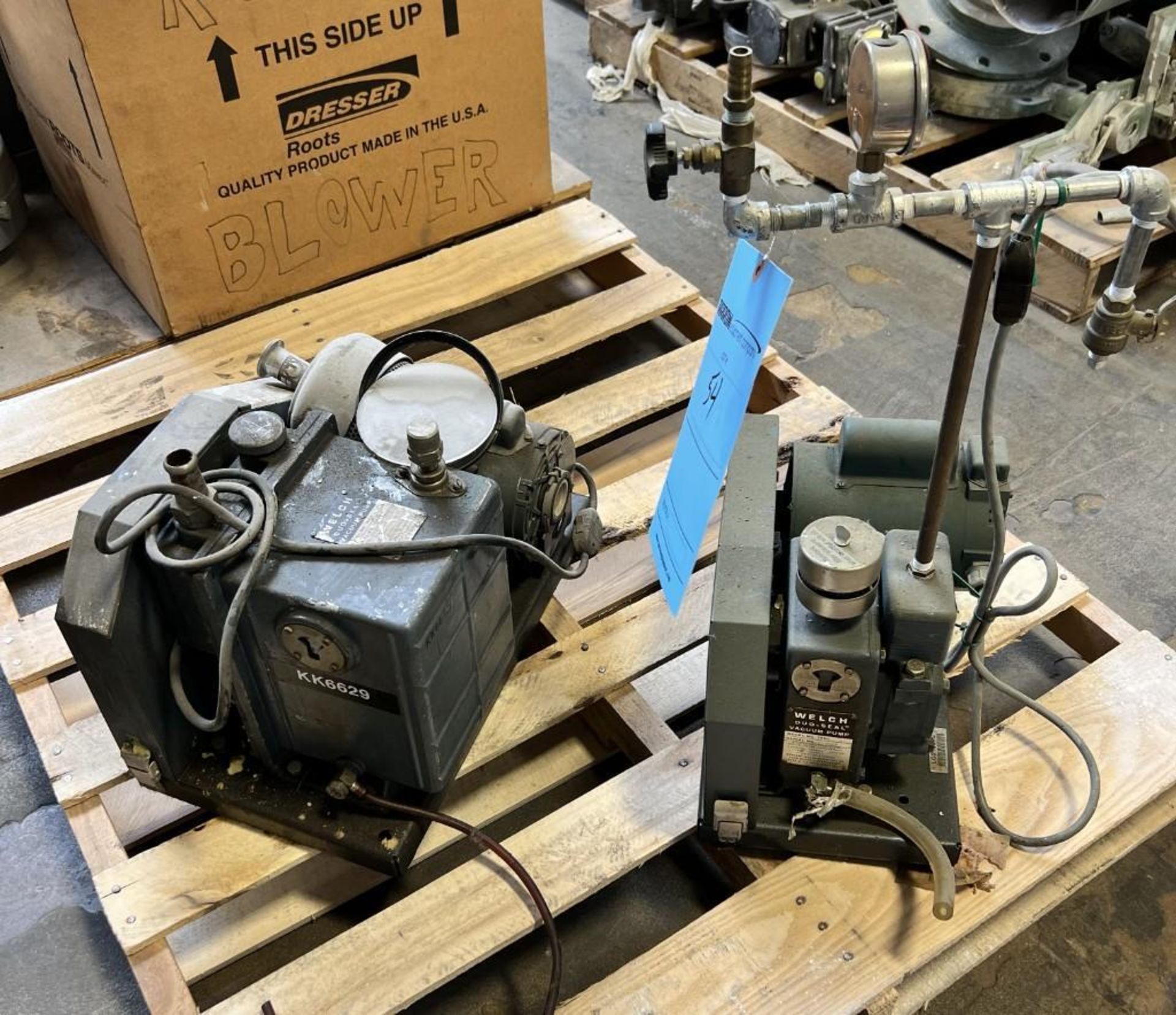 Lot Of (2) Vacuum Pumps. (1) Welch Duo-Seal, model 1402, serial# 126665, (1) Welch Duo-Seal, model 1 - Image 2 of 6