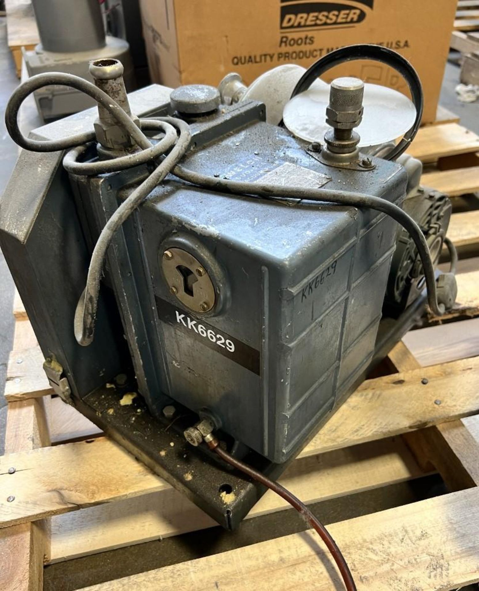 Lot Of (2) Vacuum Pumps. (1) Welch Duo-Seal, model 1402, serial# 126665, (1) Welch Duo-Seal, model 1 - Image 3 of 6