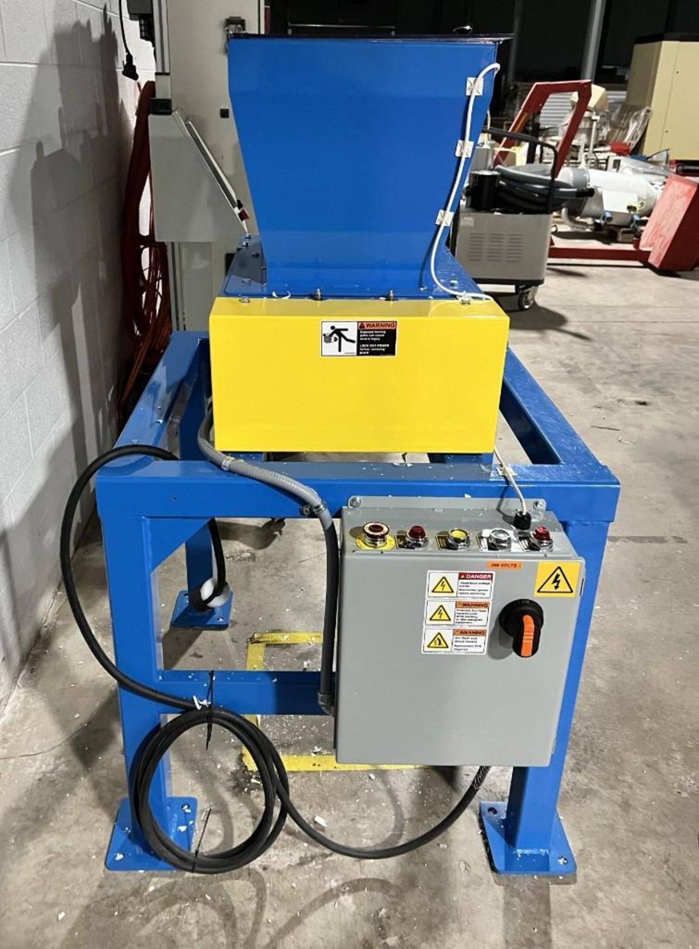 Ameri-Shred Dual Rotor Shredder, Model MWS-21003, Serial# 37197. With approximate 12" x 12" feed wit - Image 4 of 15