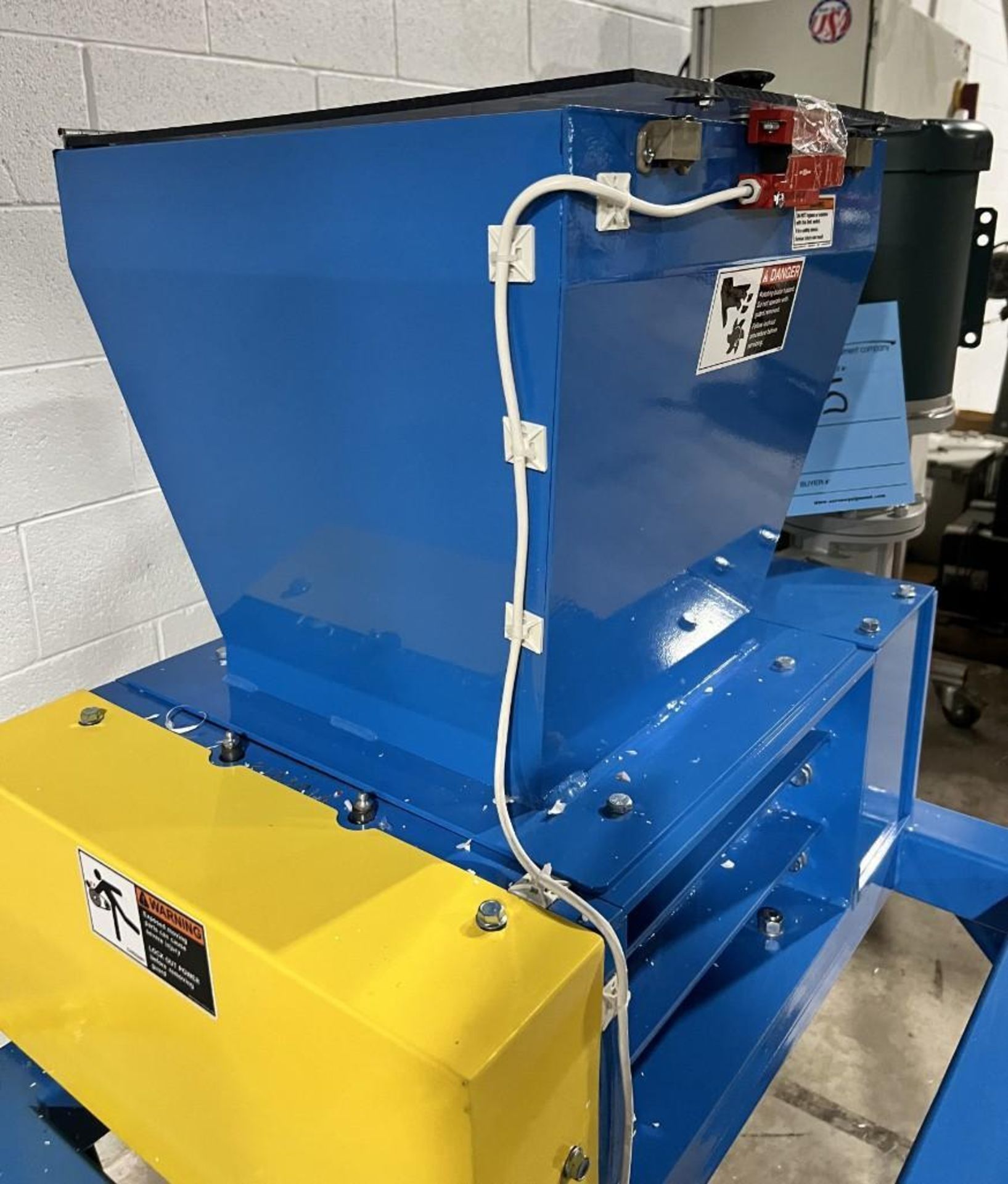 Ameri-Shred Dual Rotor Shredder, Model MWS-21003, Serial# 37197. With approximate 12" x 12" feed wit - Image 5 of 15