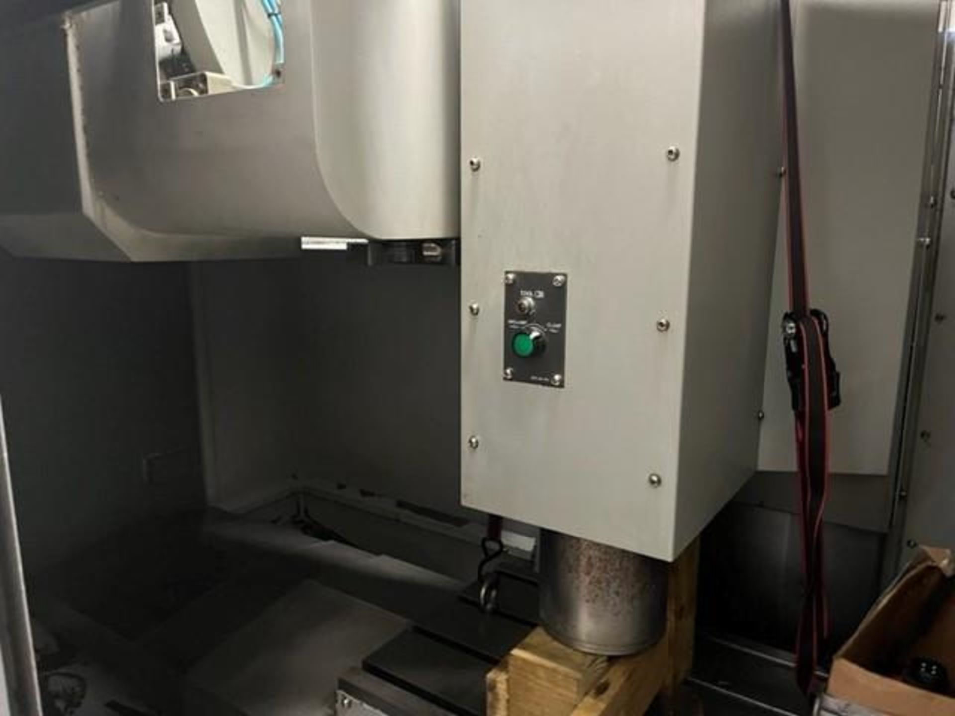 (2010) Hyundai-Kia Model VX-400 Vertical Machining Center - Image 7 of 10