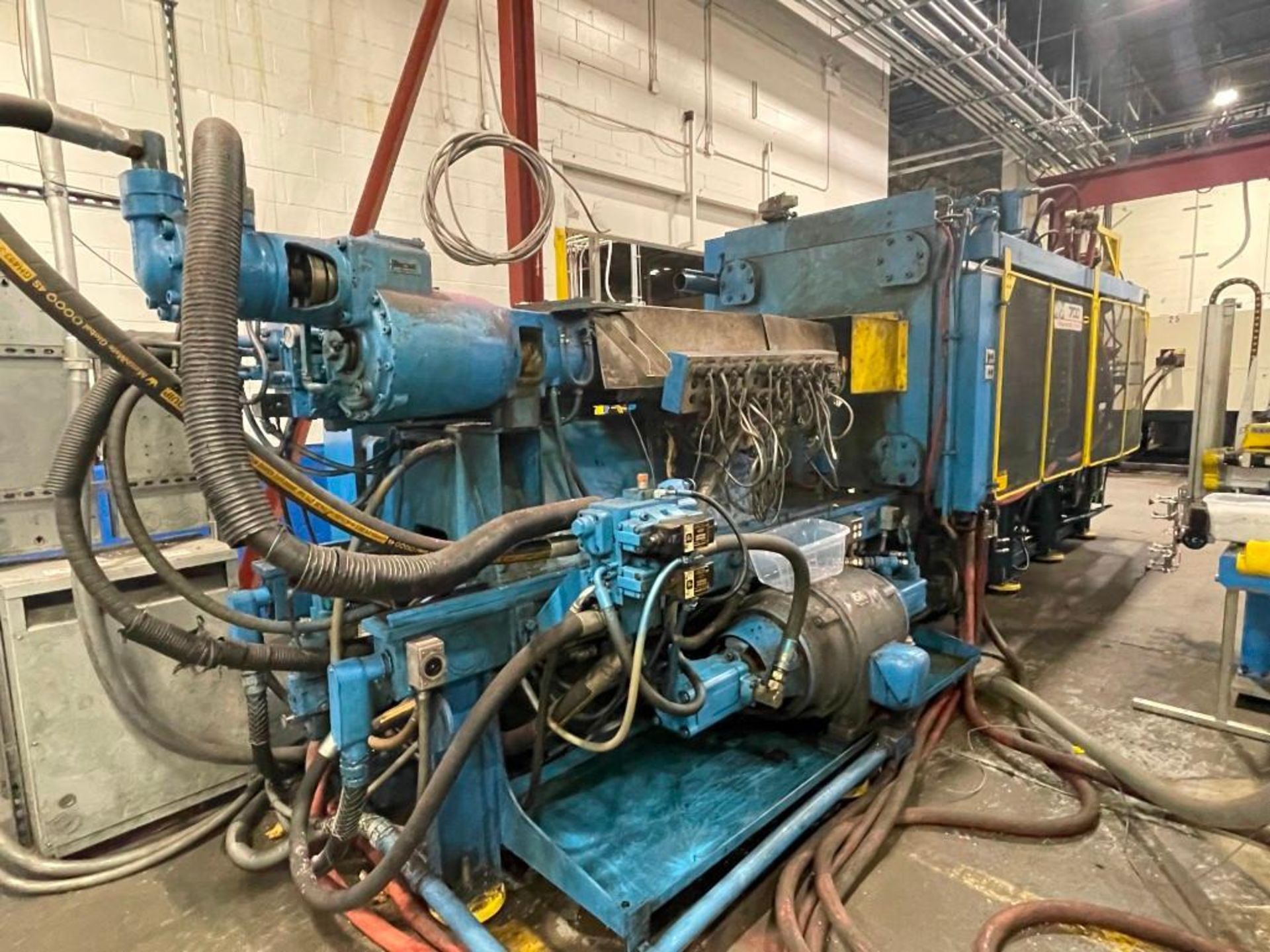 700 Ton, 73.7 oz. IMPCO Injection Molding Machine - Image 6 of 8