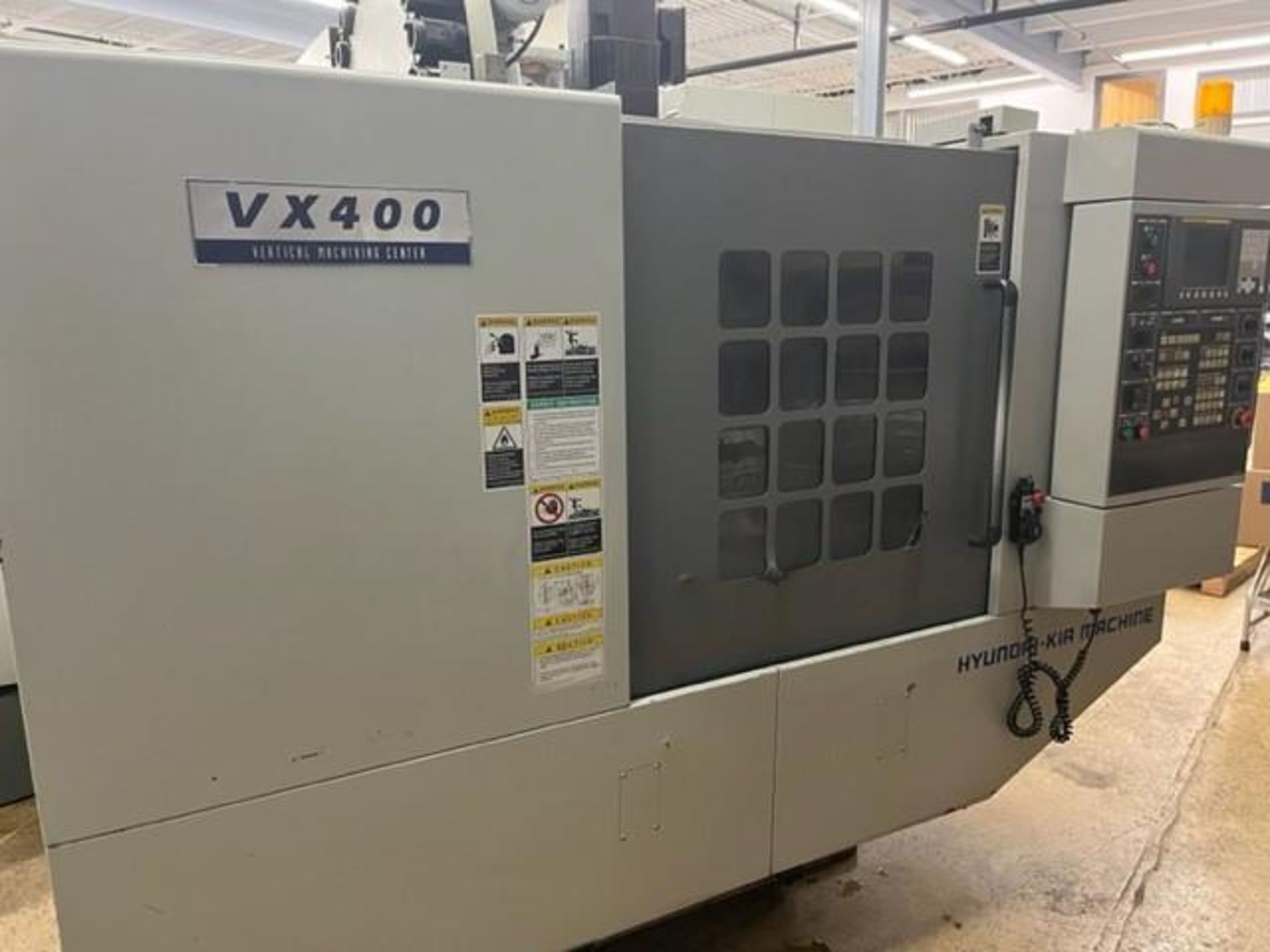 (2010) Hyundai-Kia Model VX-400 Vertical Machining Center - Image 2 of 10