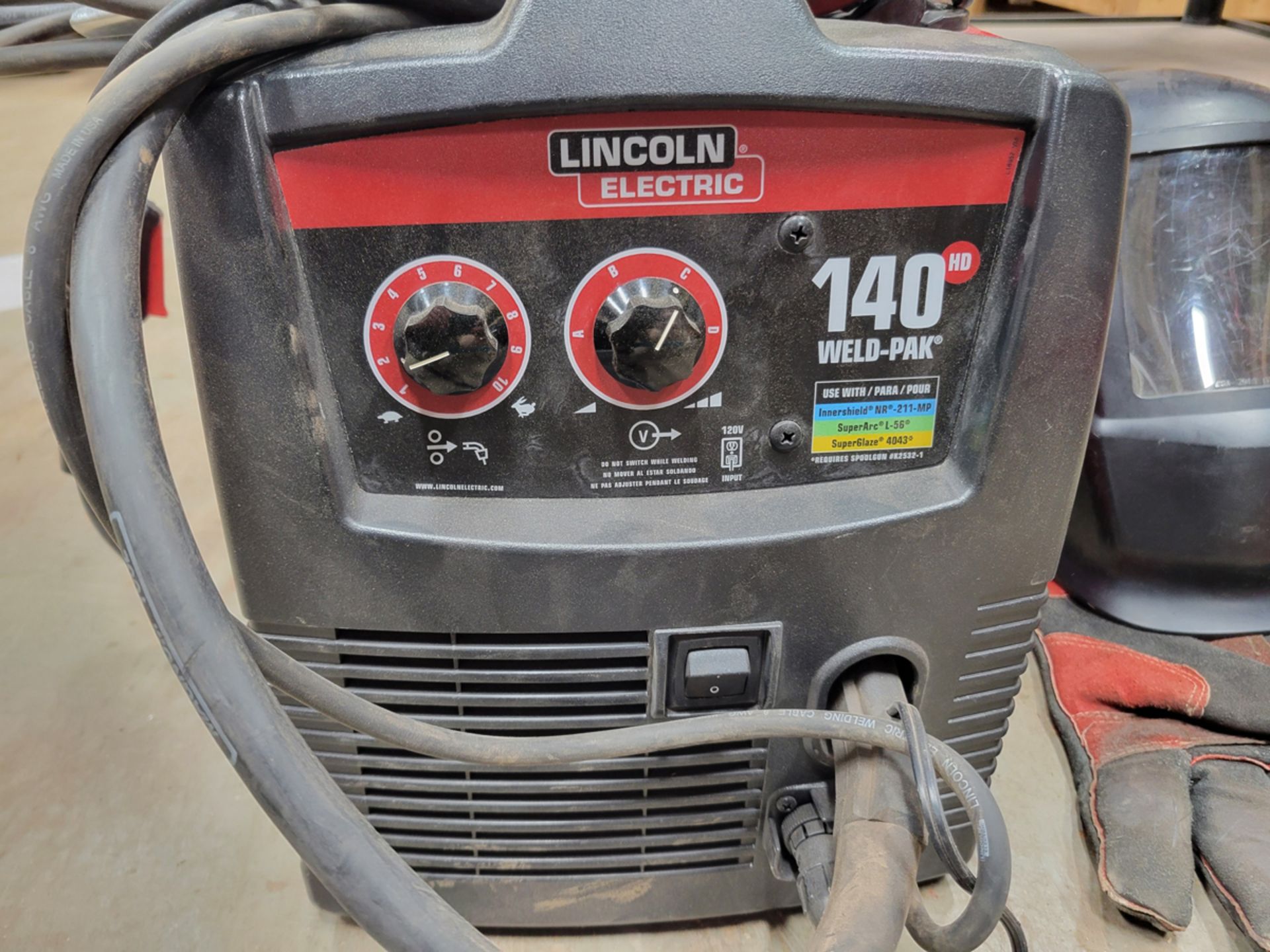 Lincoln Electric Weld Pak 140 HD Mig/ Wire Feed Welder w/ Mask and Gloves - Image 3 of 4