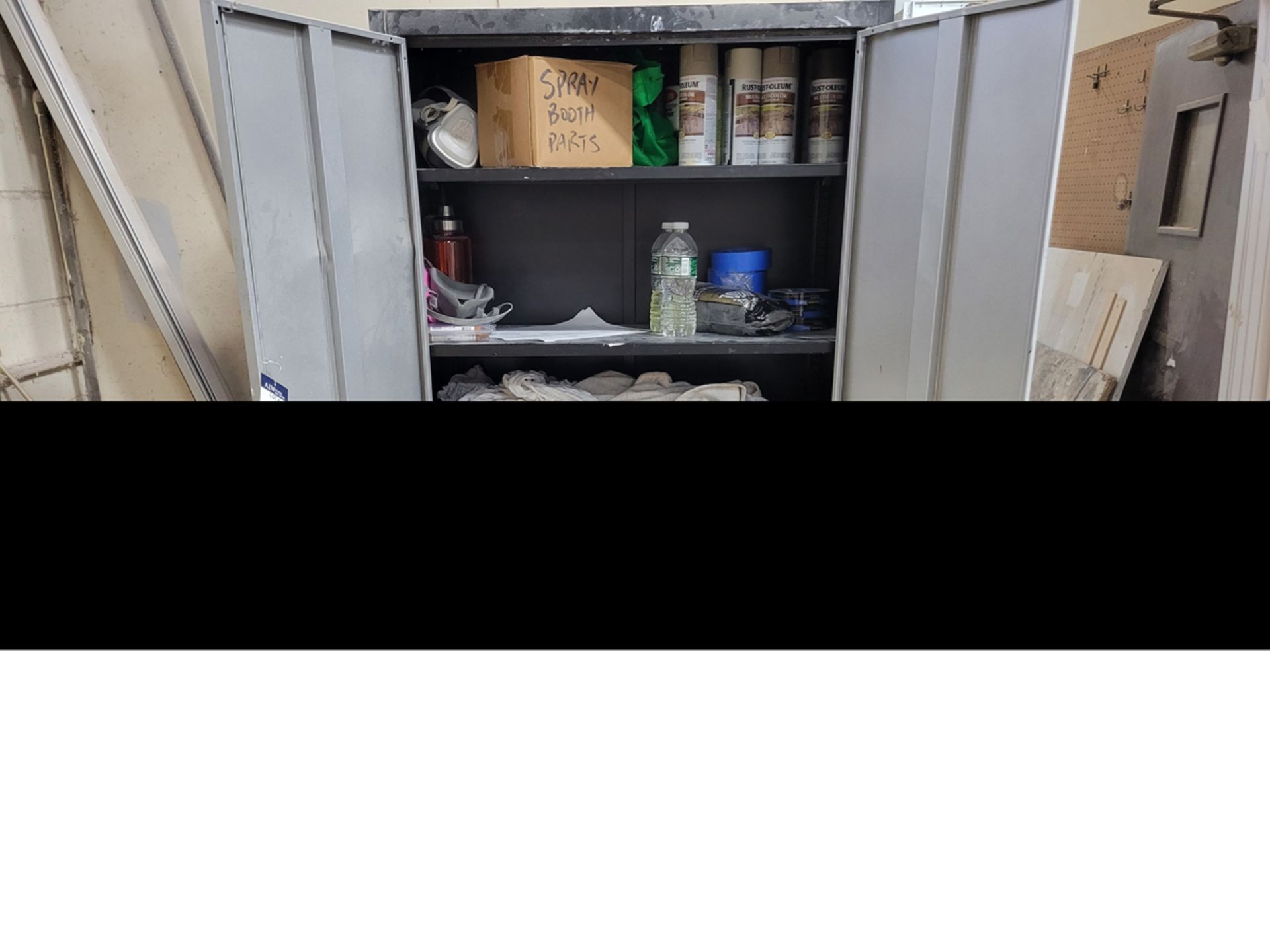 Fedmax Two Door Rolling Cabinet w/ contents - Image 3 of 5