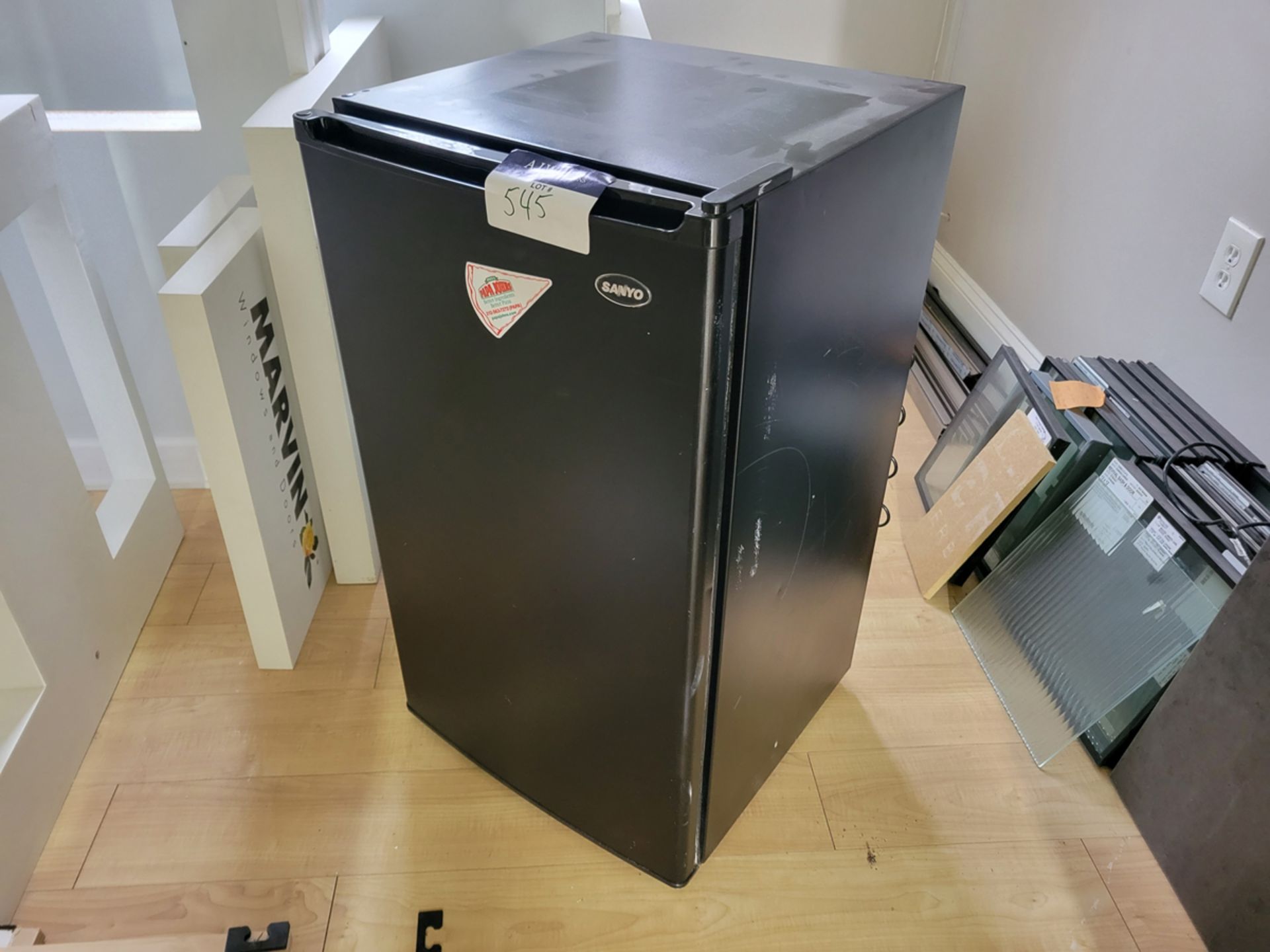 Sanyo Mini Refrigerator - Image 2 of 5