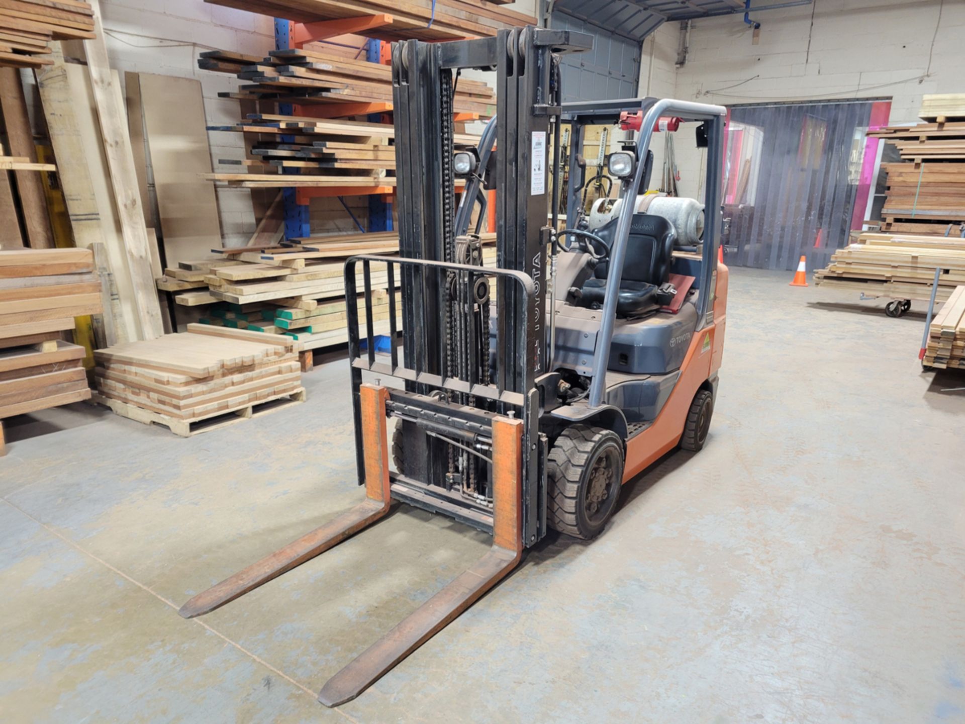 Toyota 6,500 lbs Capacity LPG Forklift (496 Hours) - Image 2 of 22