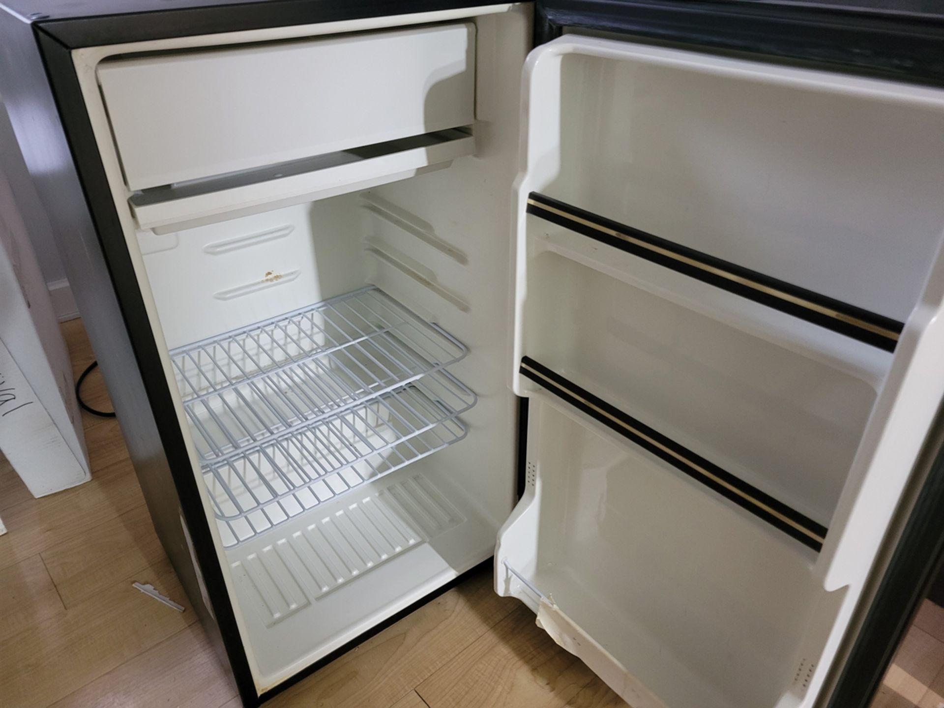 Sanyo Mini Refrigerator - Image 4 of 5
