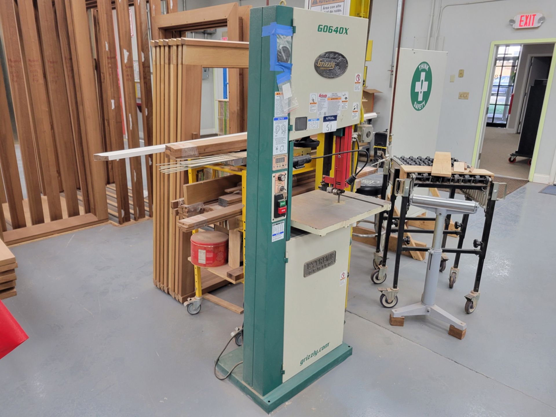 Grizzly Industrial Model: G0640X 17" Variable Speed Wood/Metal Cutting Bandsaw - Image 2 of 11