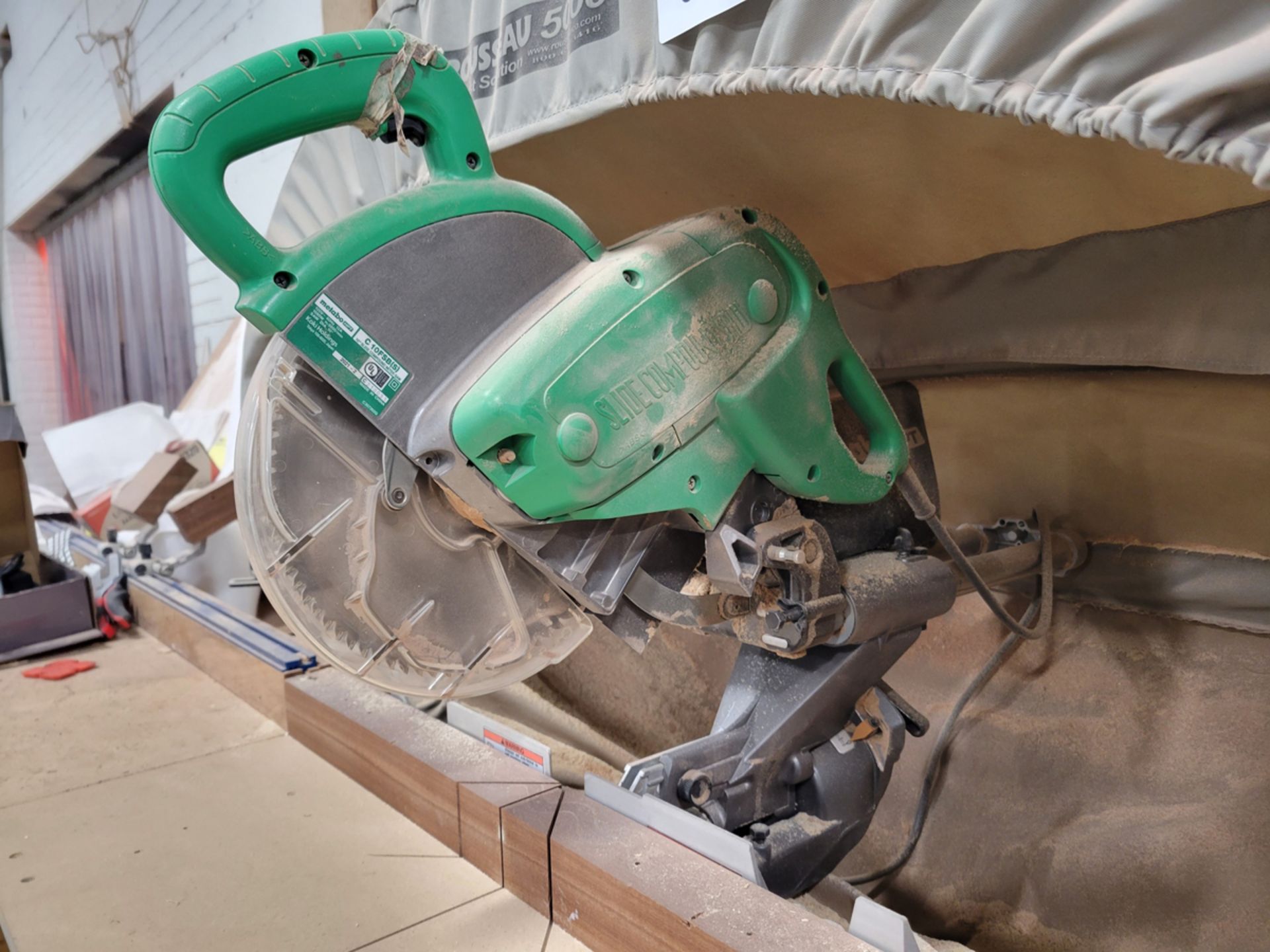 Hitachi Model: C10FSB(S) 10" Compound Miter Saw w/ Rousseau 5000 Dust Catch - Image 4 of 6