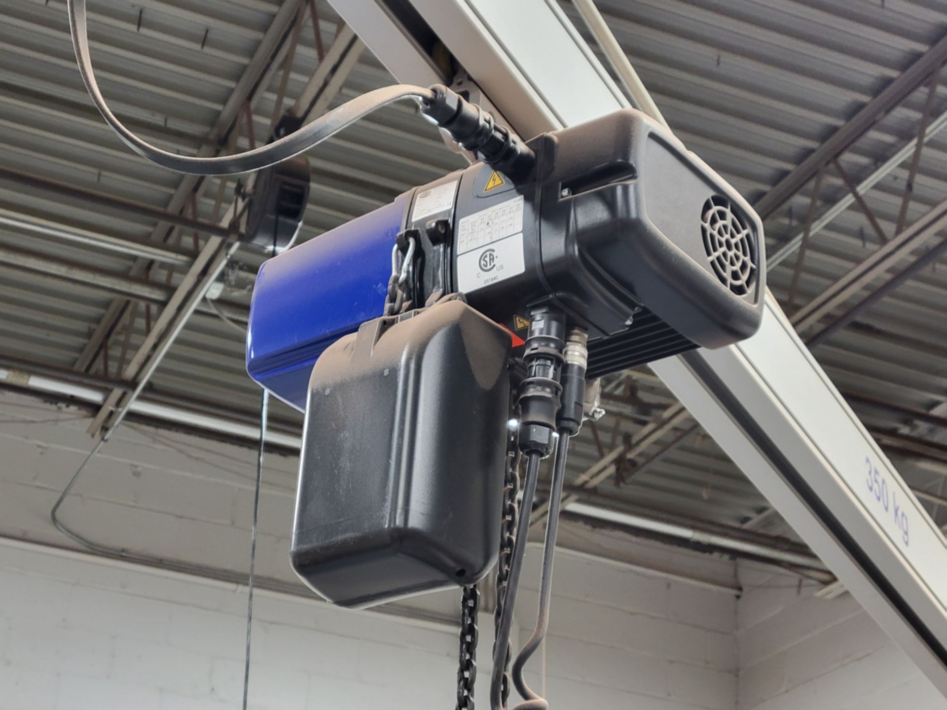 Schmalz Vacumaster Comfort 250KG Horizontal Handler w/ Schmalz 350 KG Chain Hoist Gantry setup - Image 8 of 18