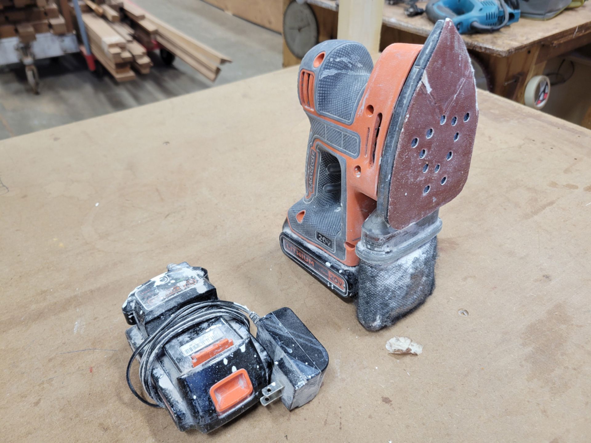 Black And Decker 20 Volt Model: BDCMS20 Mouse Sander w/ Battery and Charger - Image 2 of 3